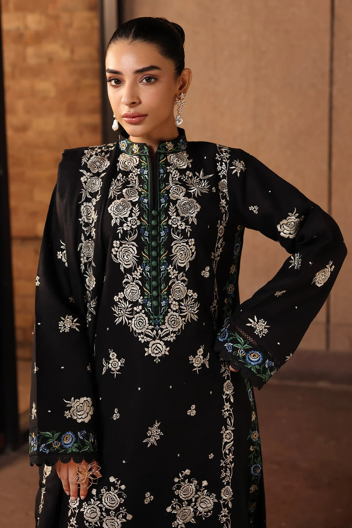 Raj Bari Shawl Design # 01 Winter Shawl Exclusive 2025 - Image 2