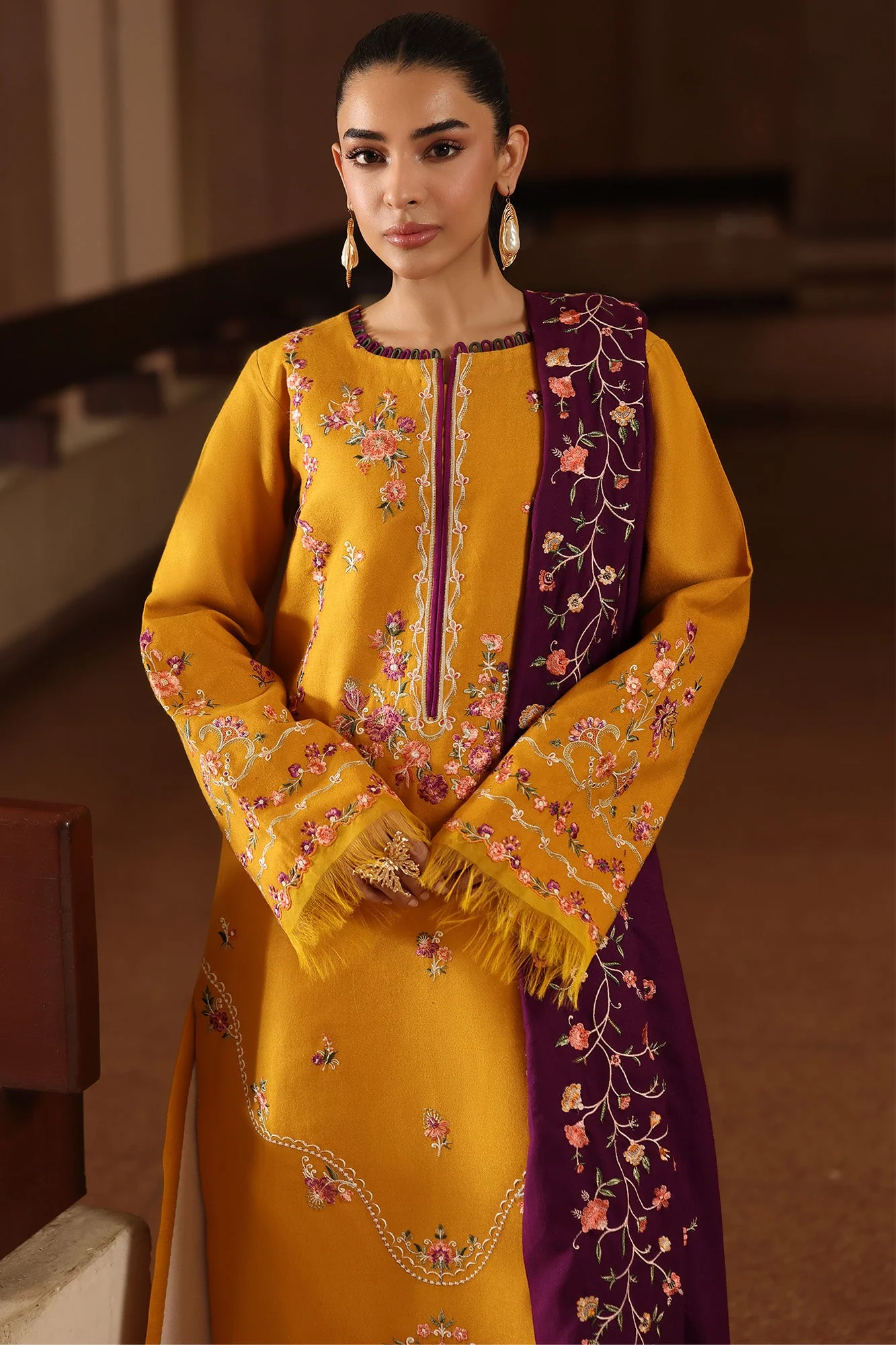 Raj Bari Shawl Design # 03 Winter Shawl Exclusive 2025 - Image 2