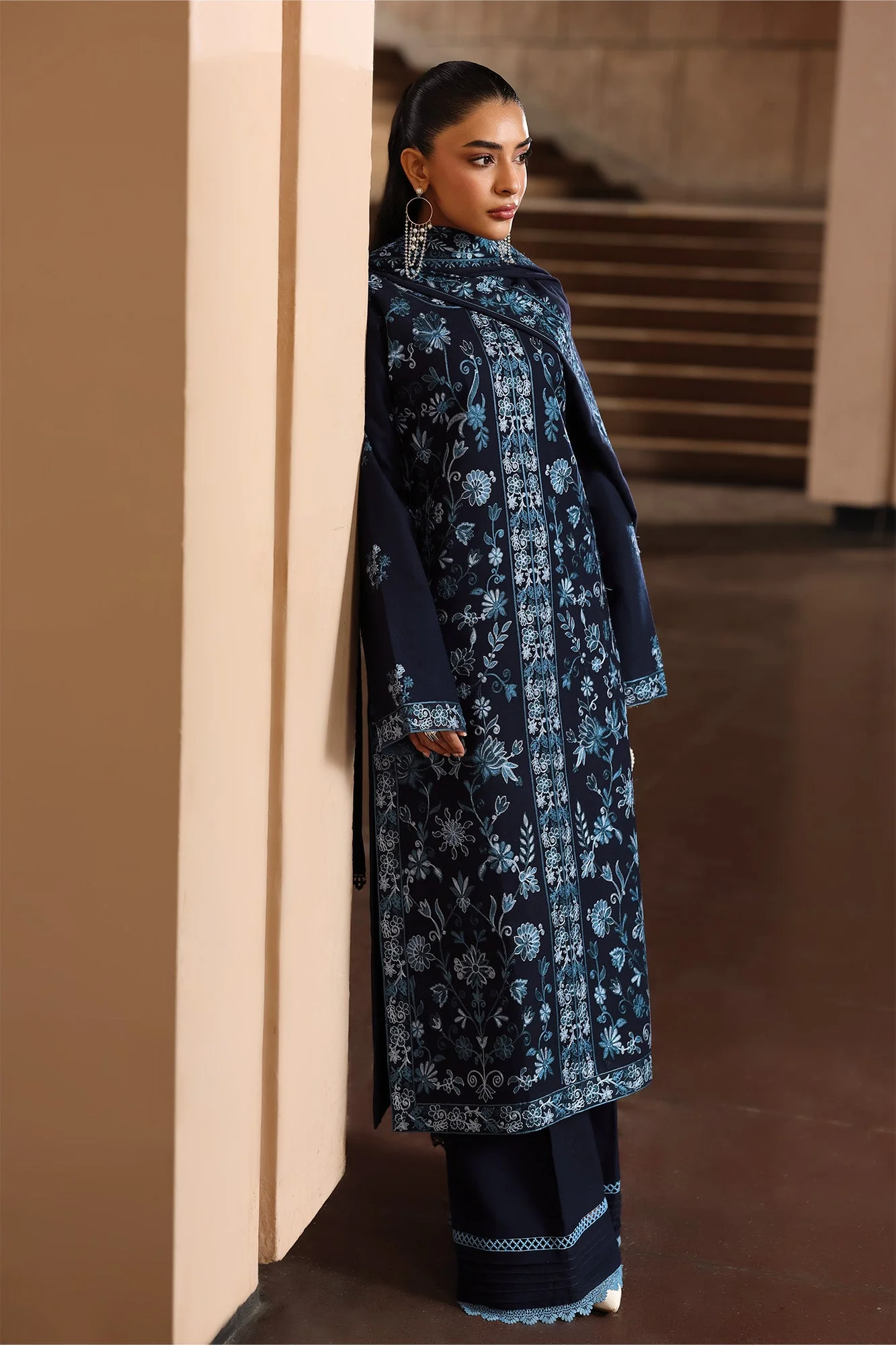 Raj Bari Shawl Design # 06 Winter Shawl Exclusive 2025 - Image 2