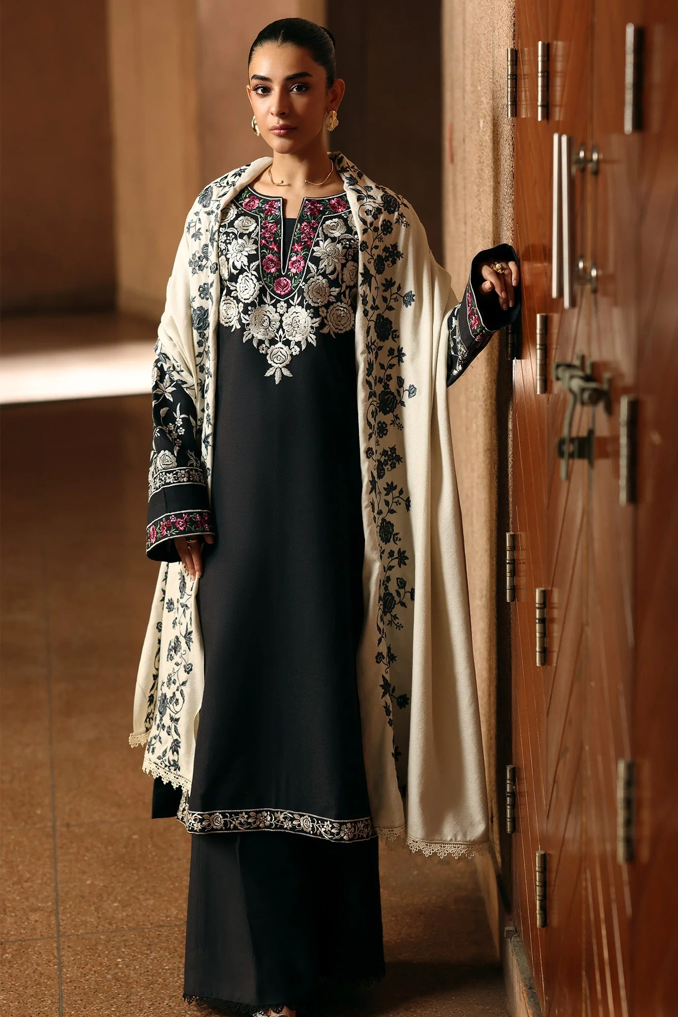 Raj Bari Shawl Design # 12 Winter Shawl Exclusive 2025 - Image 2