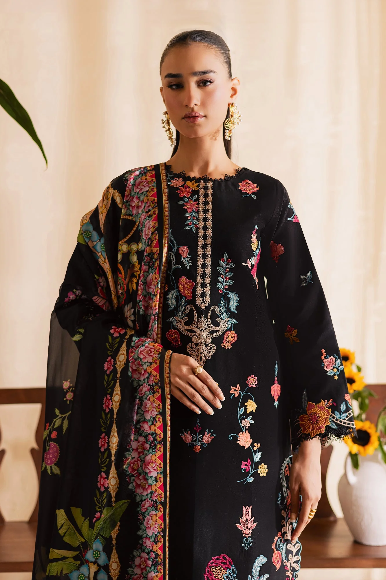 Raj Bari Sira Selene Premium Festive Lawn 2026 - Image 2
