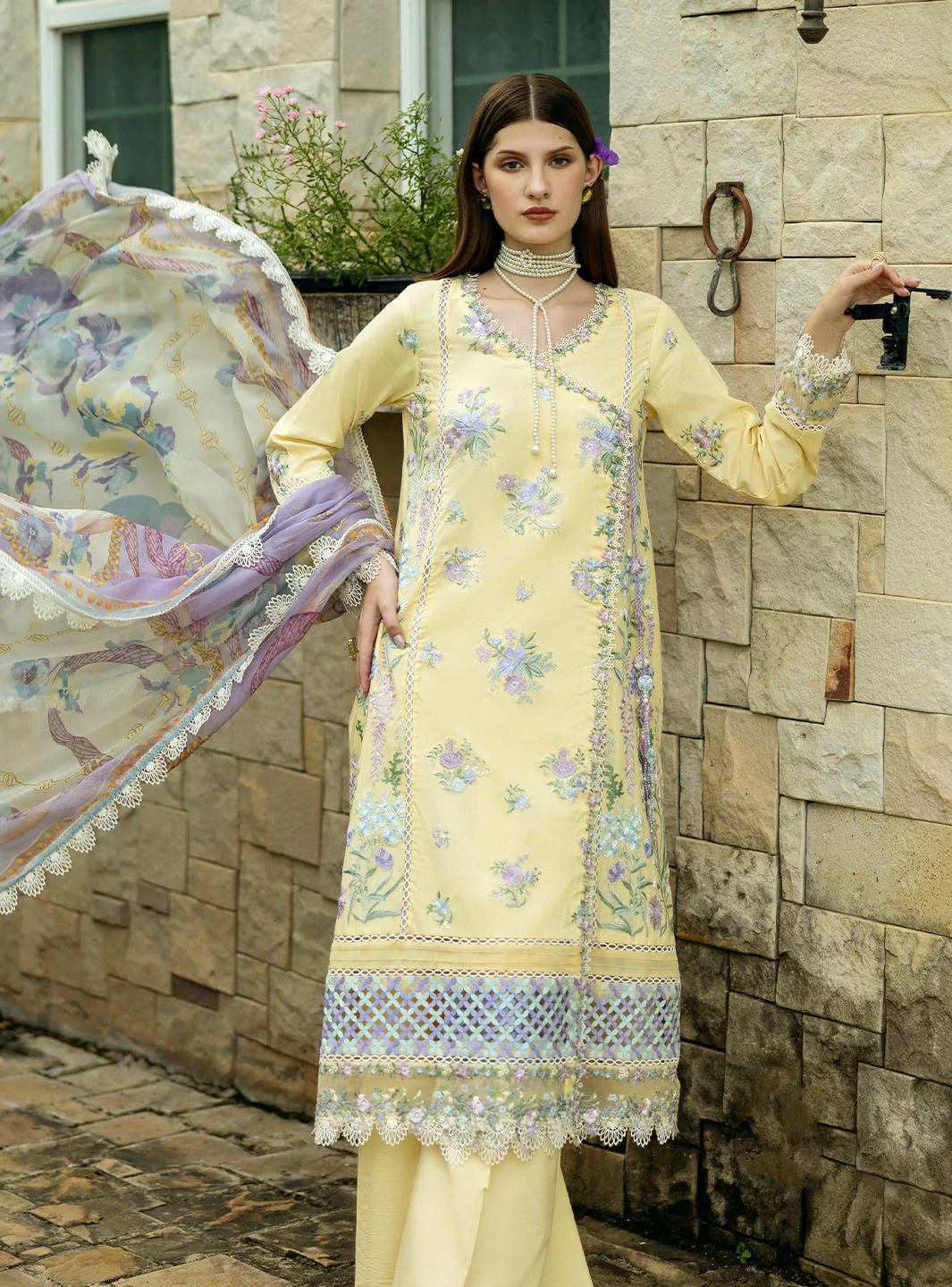 Roheenaz Gisele-4A Flanerie Lawn 2025