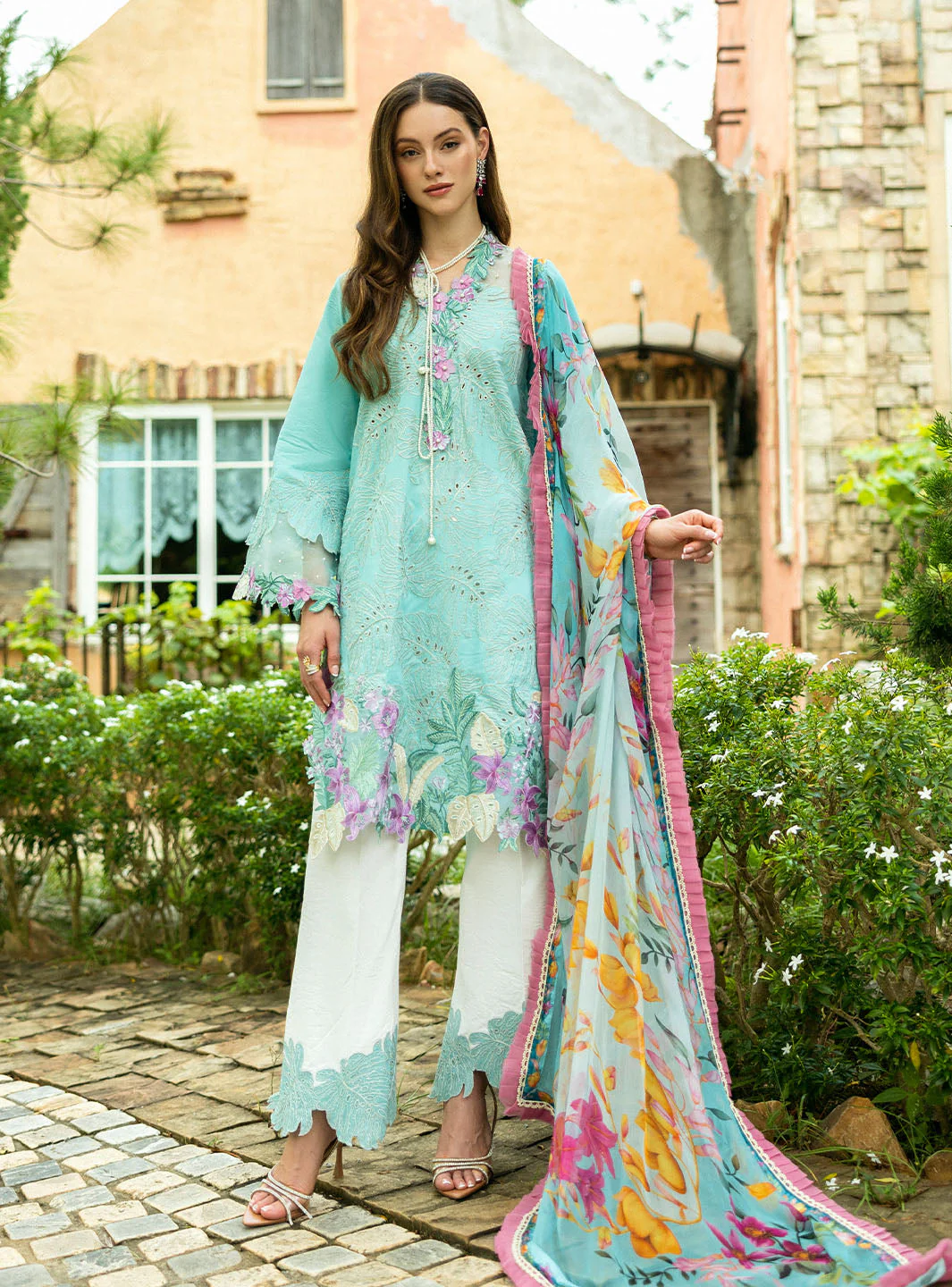 Roheenaz Helene-3B Flanerie Lawn 2025