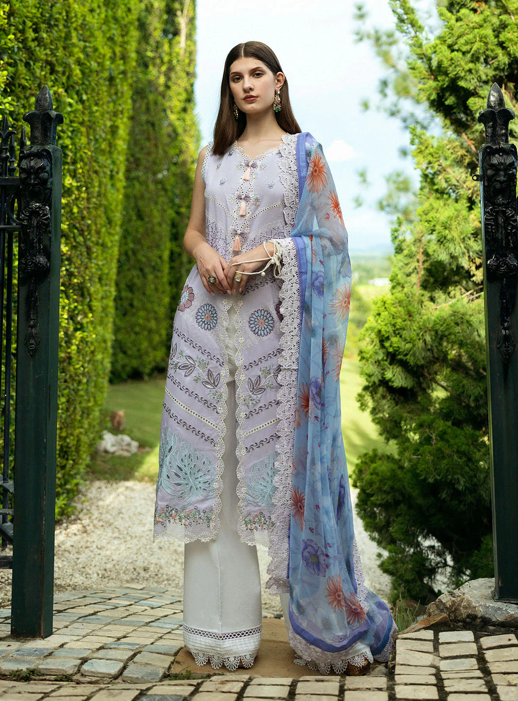 Roheenaz Juana-8B Flanerie Lawn 2025