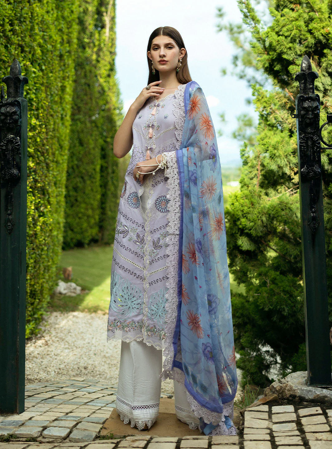 Roheenaz Juana-8B Flanerie Lawn 2025 - Image 2