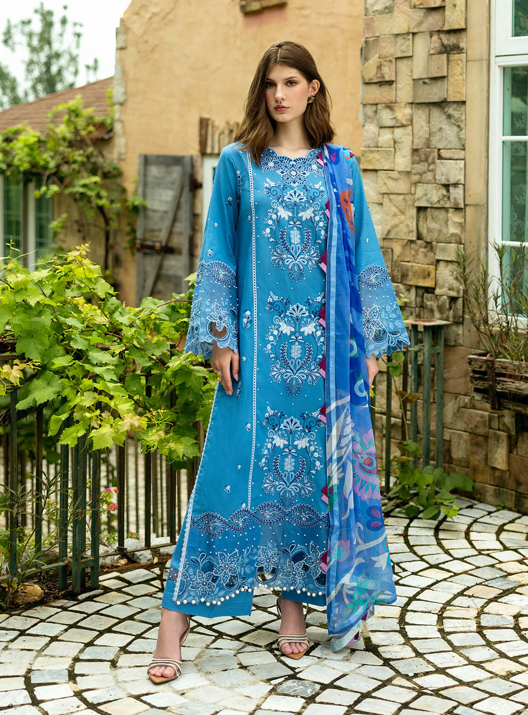 Roheenaz Noemi-6B Flanerie Lawn 2025