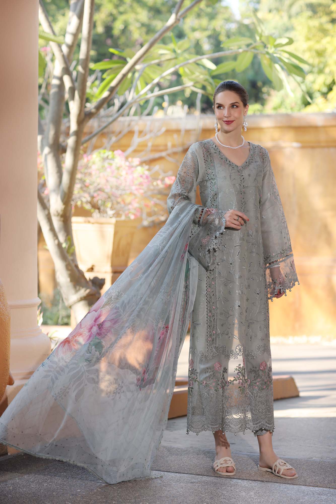 Saadia Asad D1-A Noor Eid Luxury Laserkaari 2025