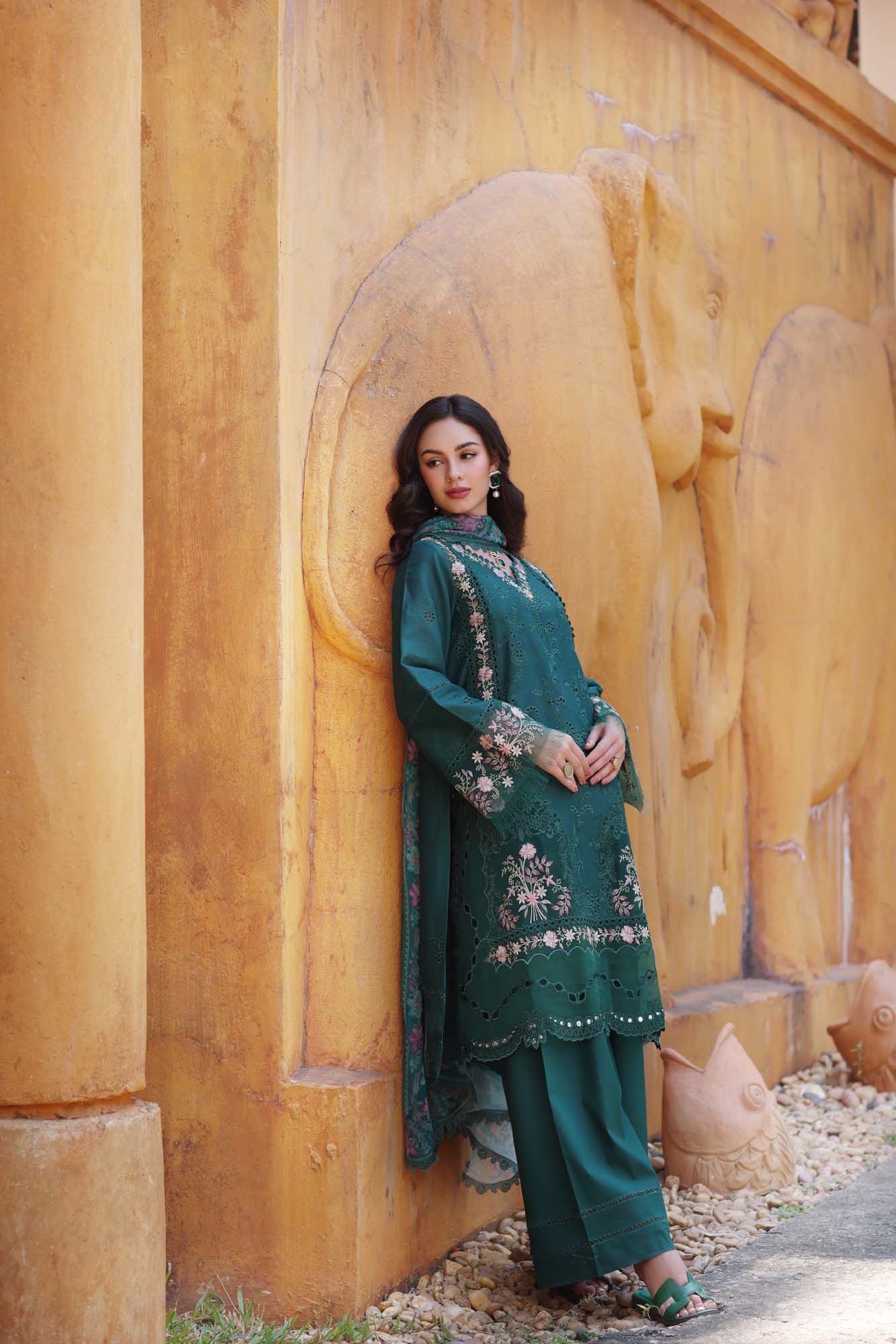Saadia Asad D10-A Noor Eid Luxury Laserkaari 2025 - Image 2