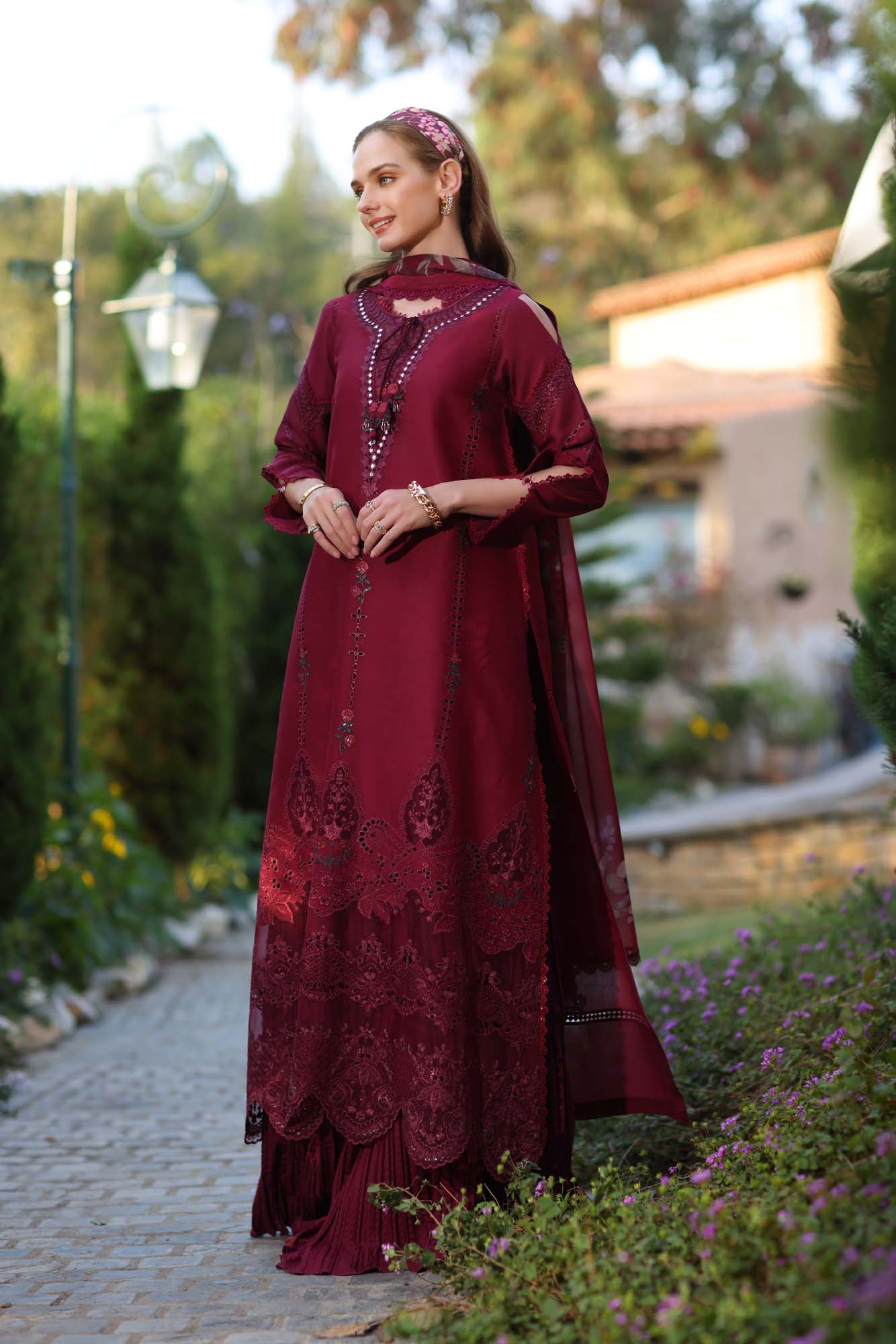 Saadia Asad D6-A Noor Luxe Chikankaari 2025 - Image 2