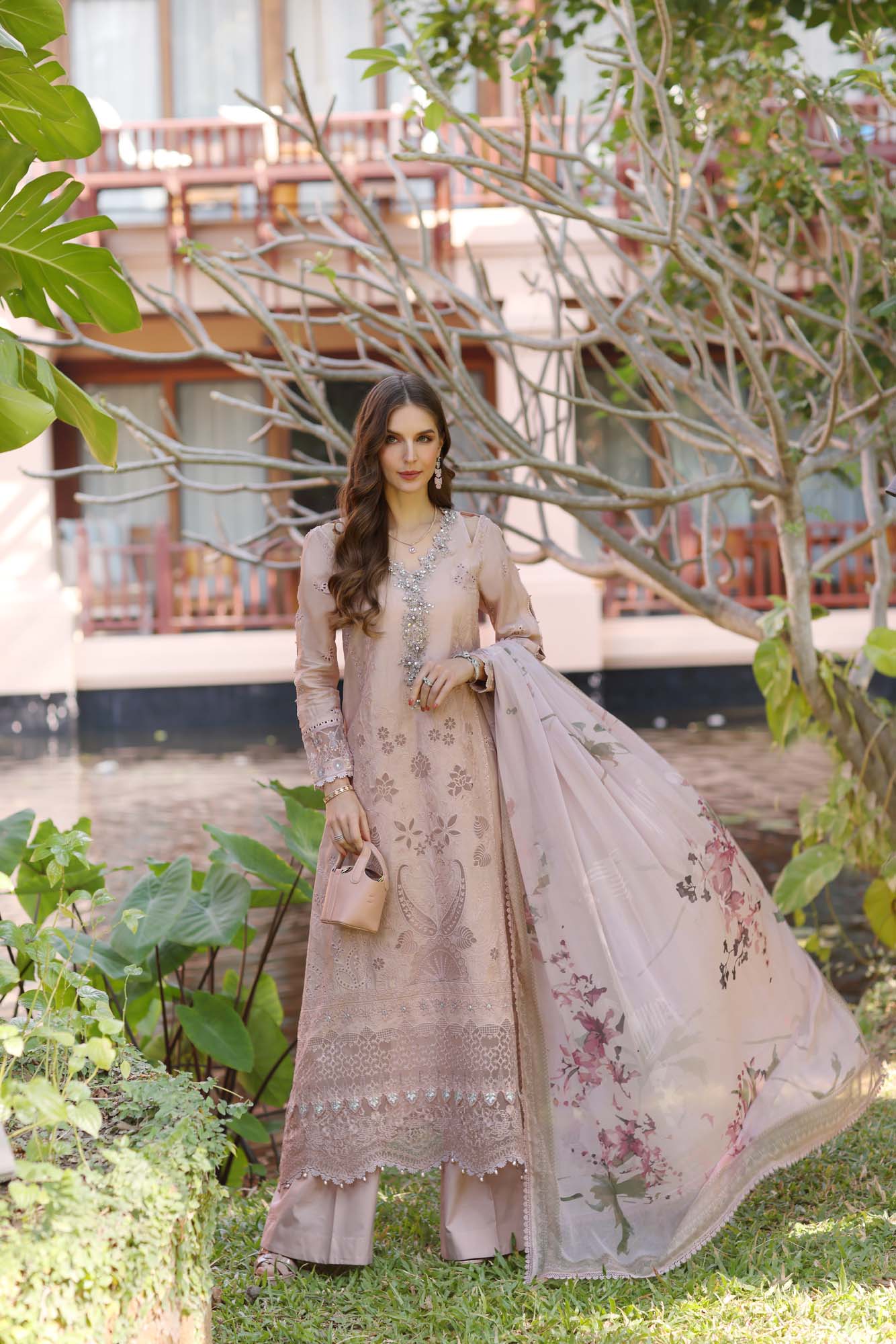 Saadia Asad D6-B Noor Eid Luxury Laserkaari 2025