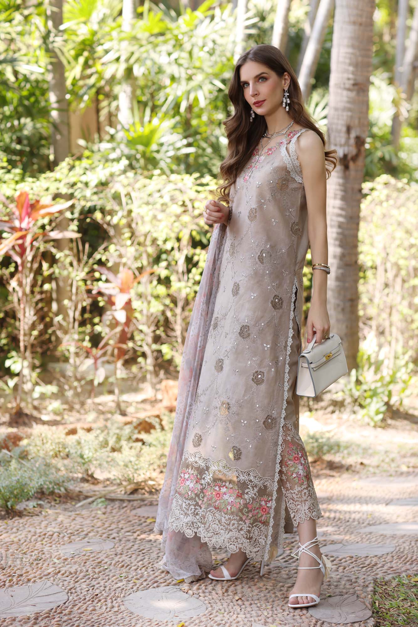 Saadia Asad D8-B Noor Eid Luxury Laserkaari 2025