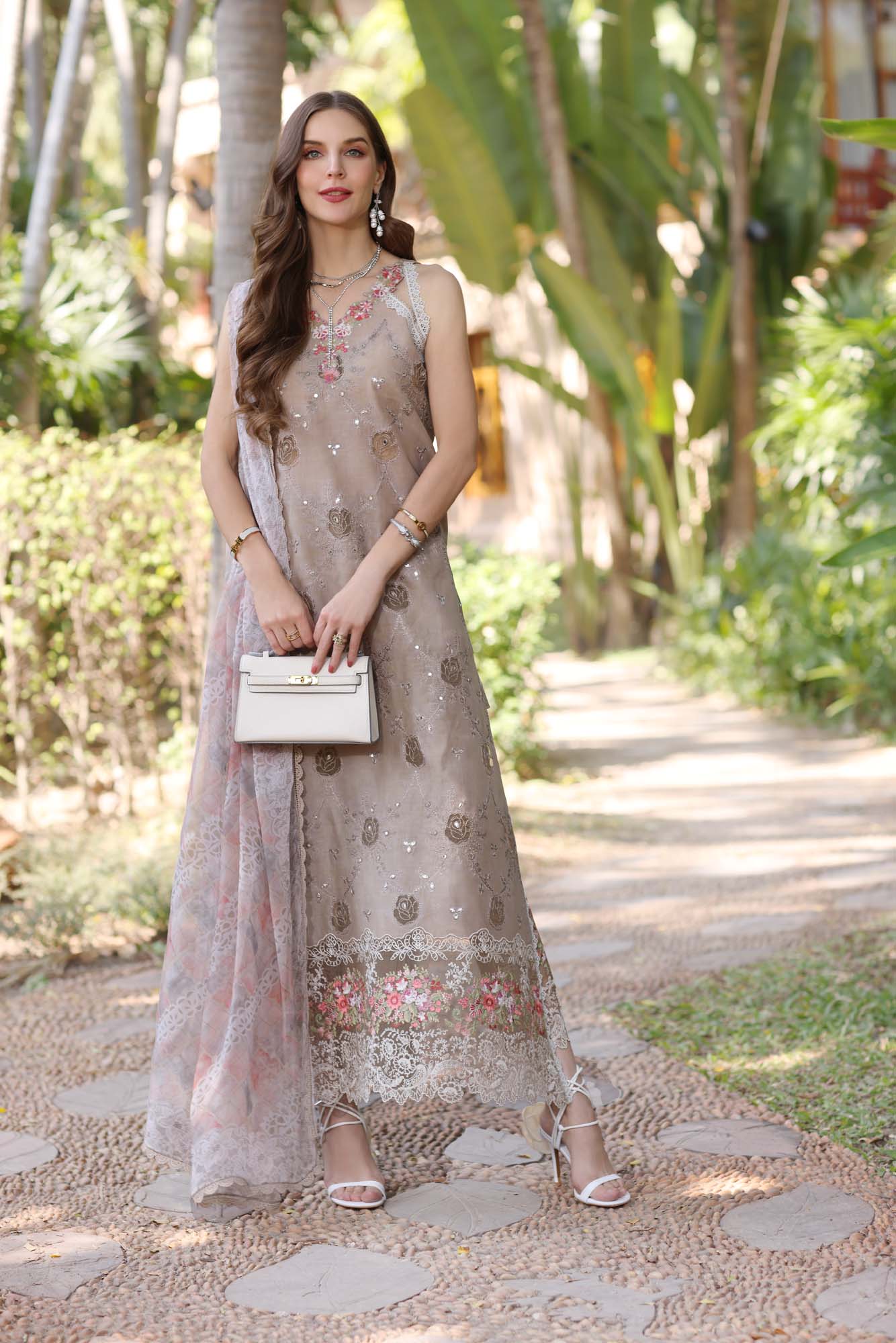 Saadia Asad D8-B Noor Eid Luxury Laserkaari 2025 - Image 2