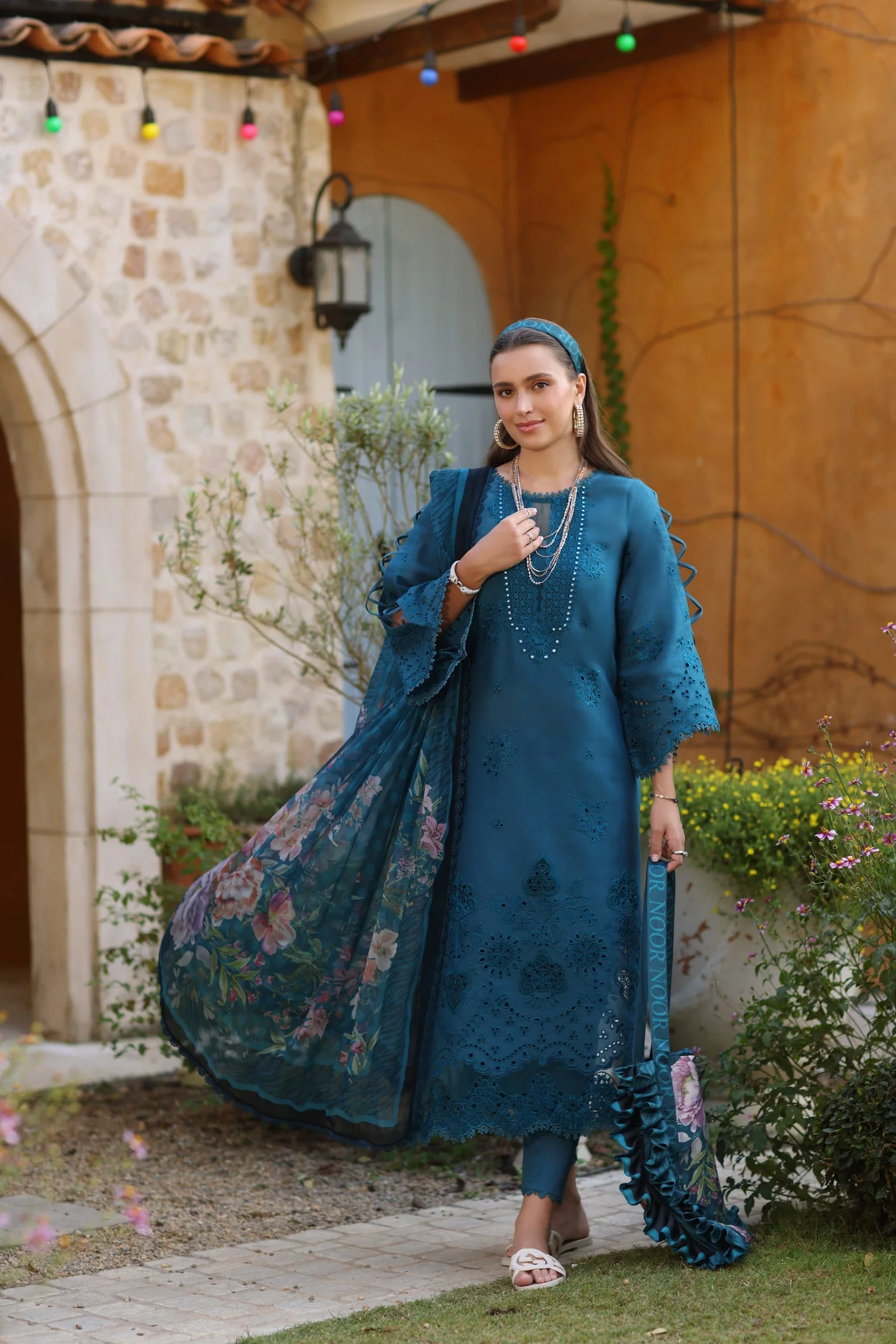Saadia Asad D8-B Noor Luxe Chikankaari 2025