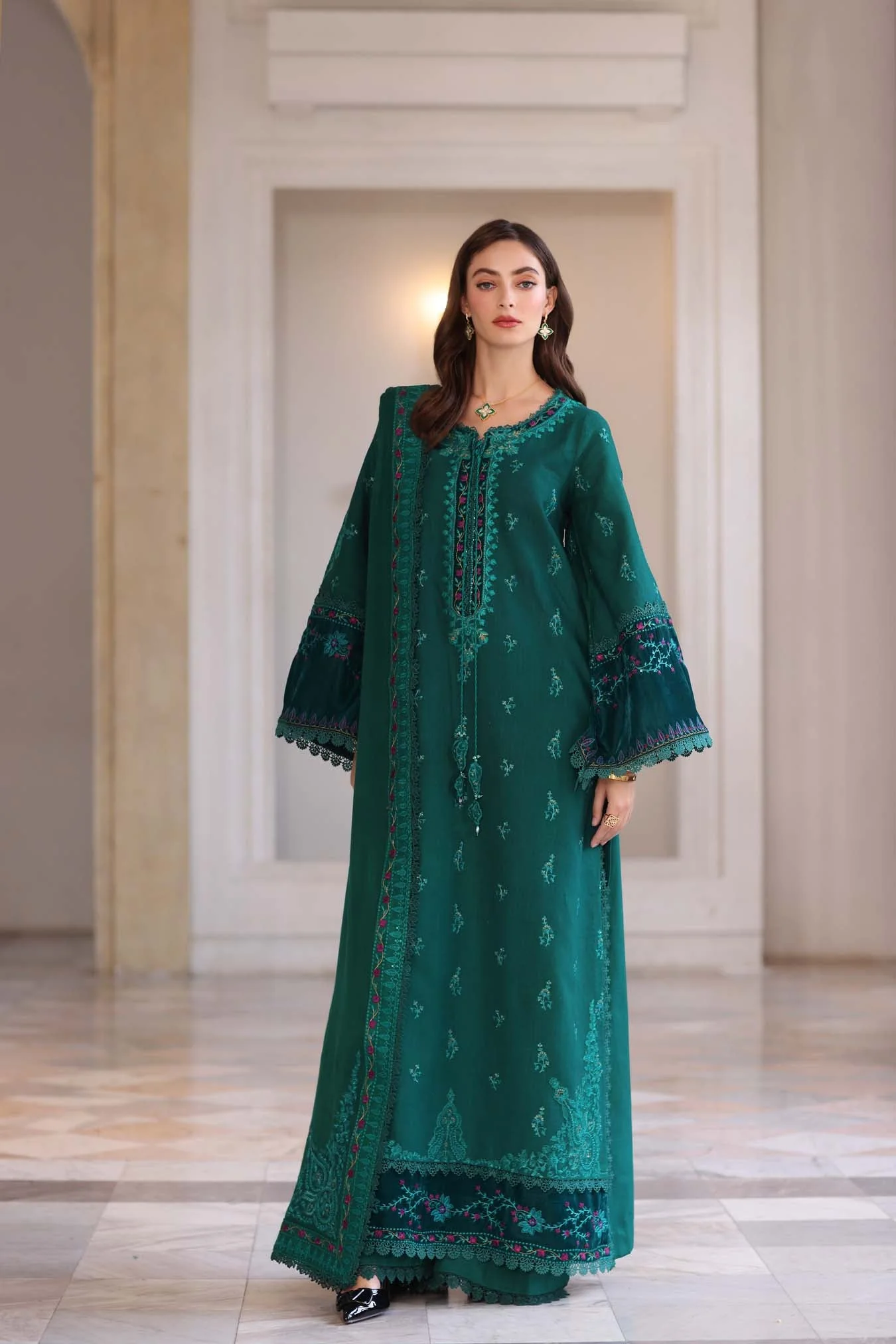Saadia Asad Emerald Reverie Noor Winter Pashmina Shawls 2025 - Image 2