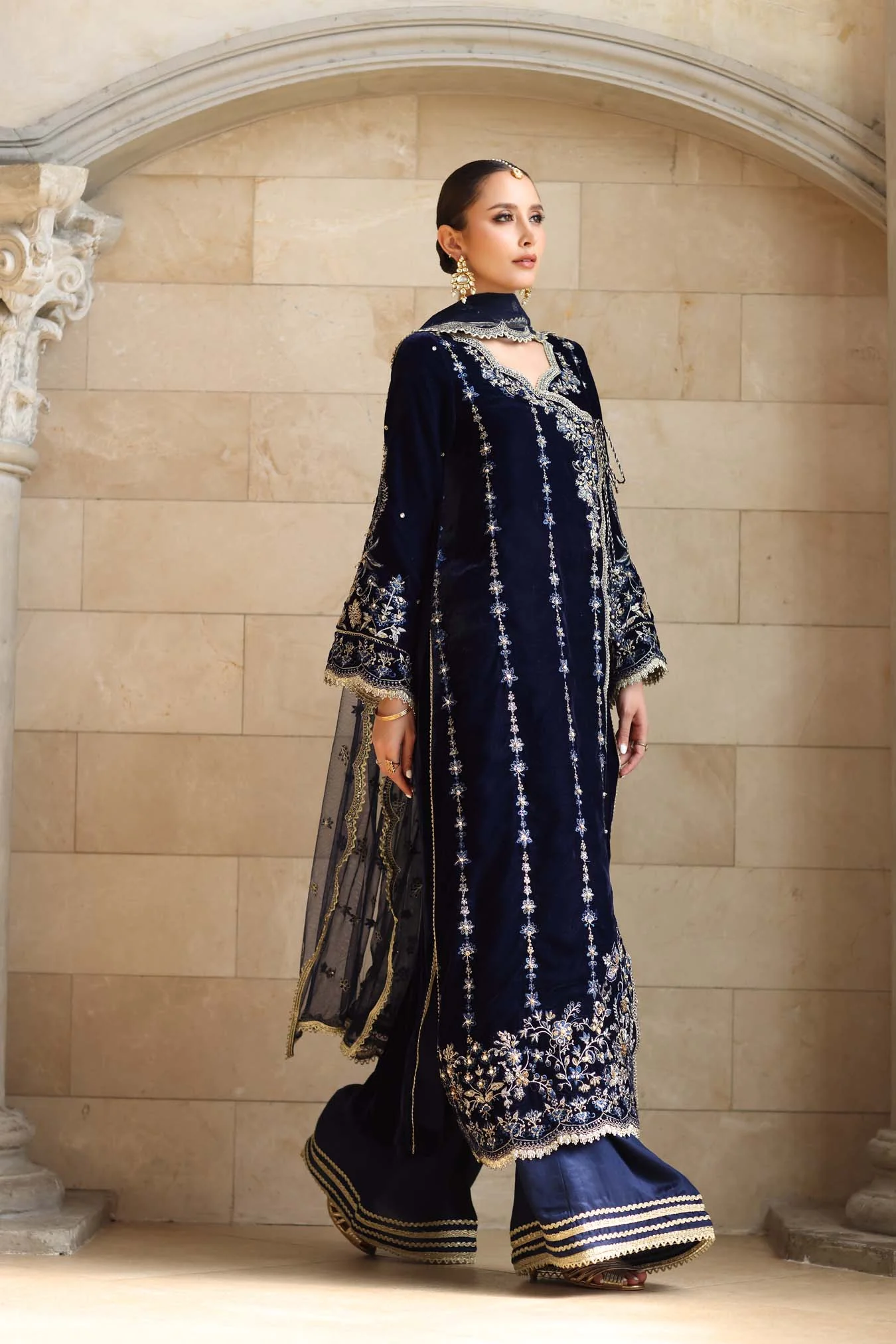 Saadia Asad Falak Noor Handcrafted Velvet 2025 - Image 2