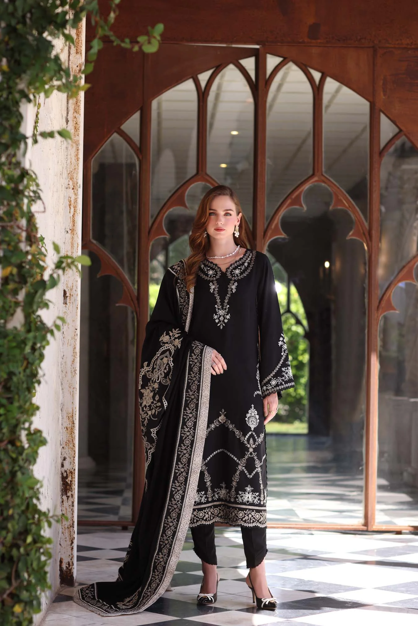 Saadia Asad Obsidian Noor Winter Pashmina Shawls 2025 - Image 2