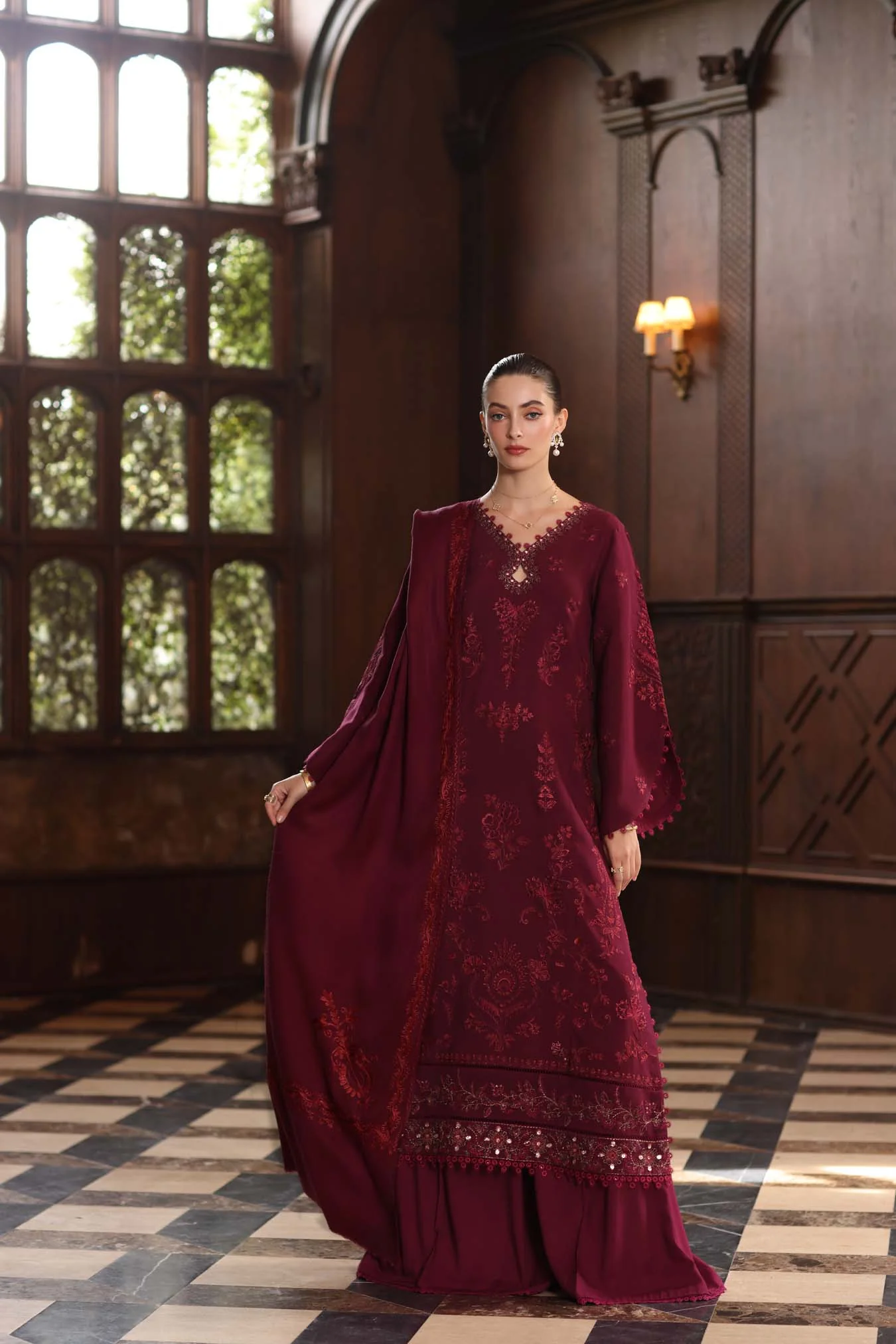 Saadia Asad Royal Claret Noor Winter Pashmina Shawl 2025 - Image 2