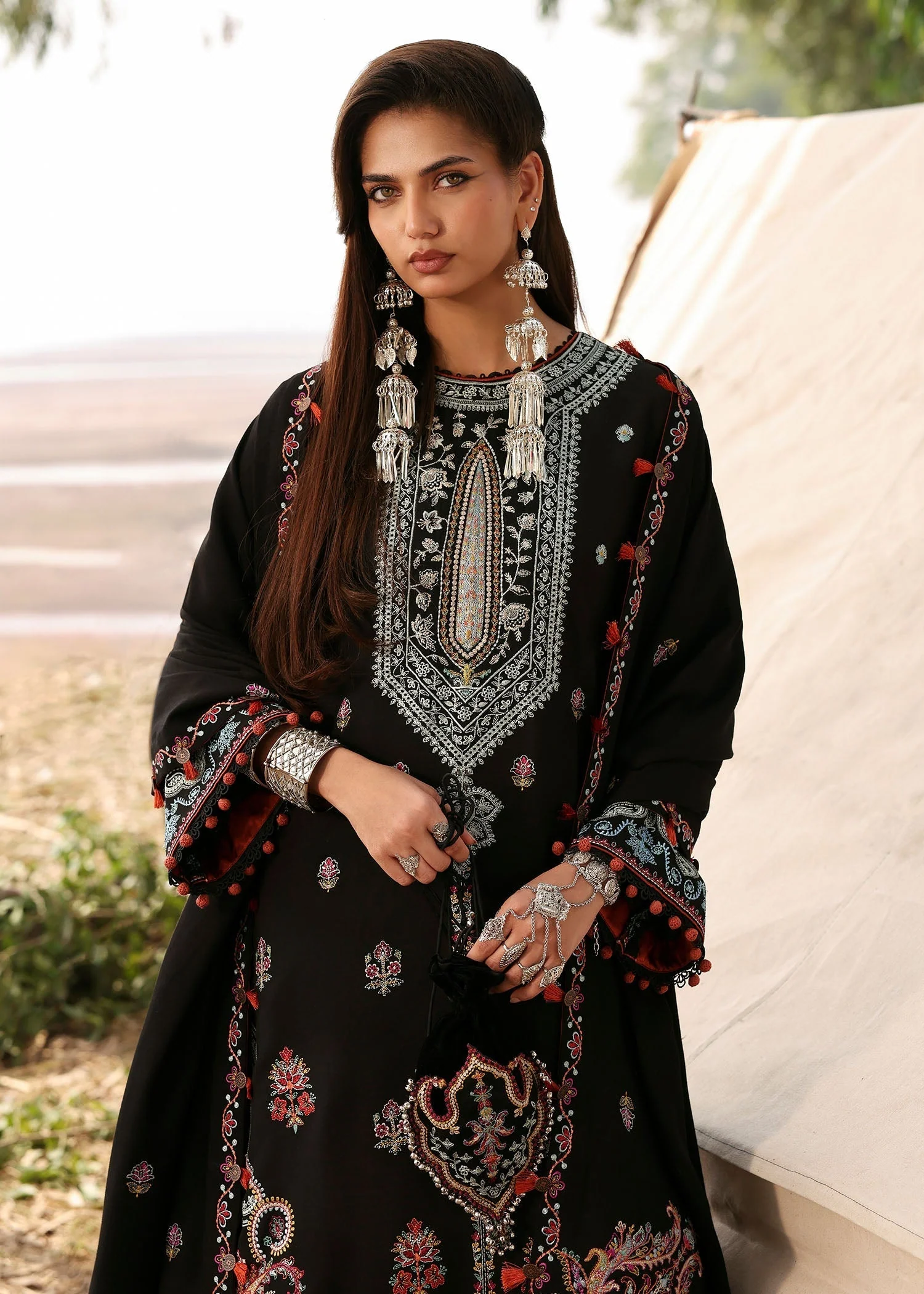 Sadaf Fawad Khan Chandni Winter Shawl Collection 2025 - Image 2