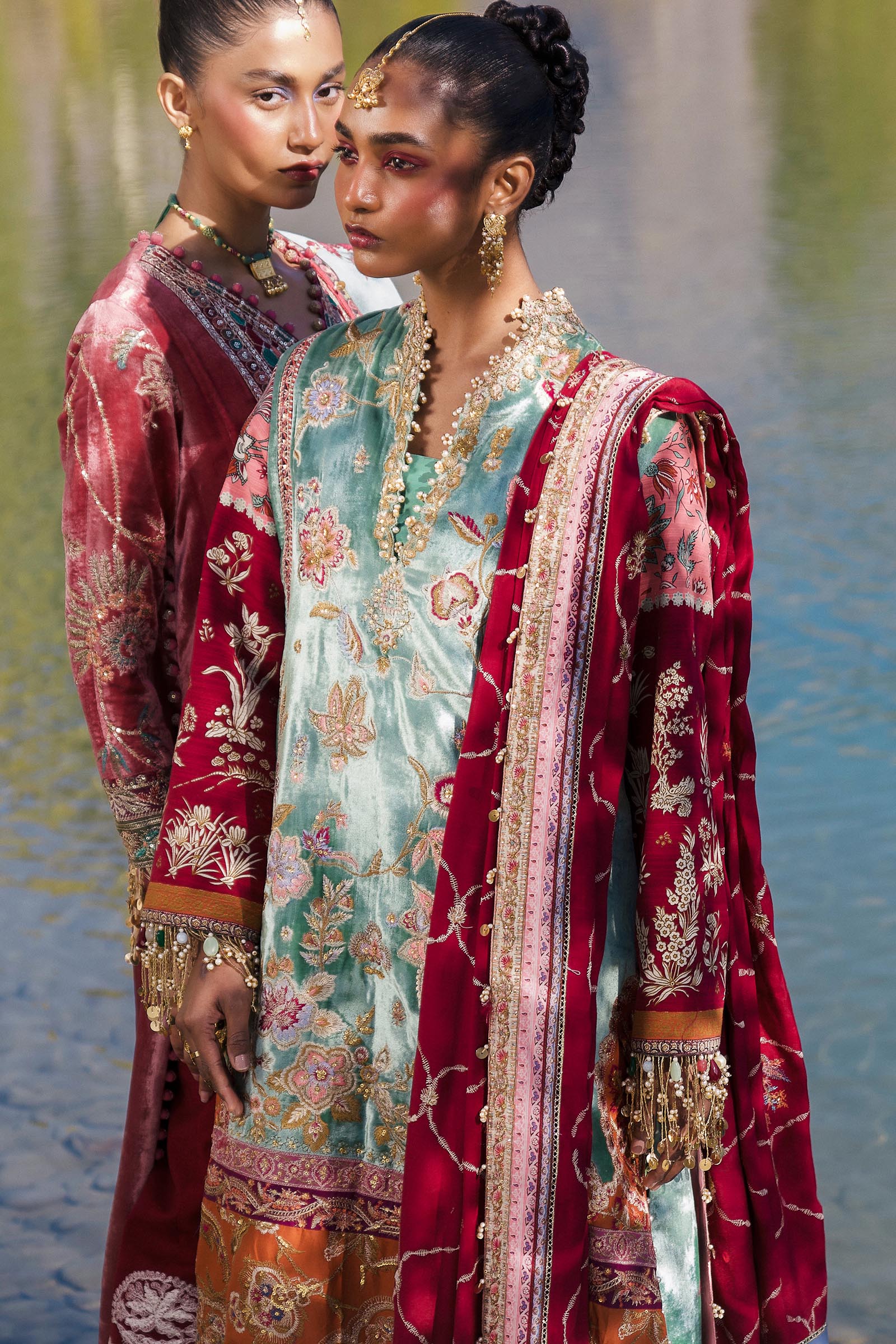 Sana Safinaz V241-006-3CP Winter Shawl Collection 2024 - Image 2