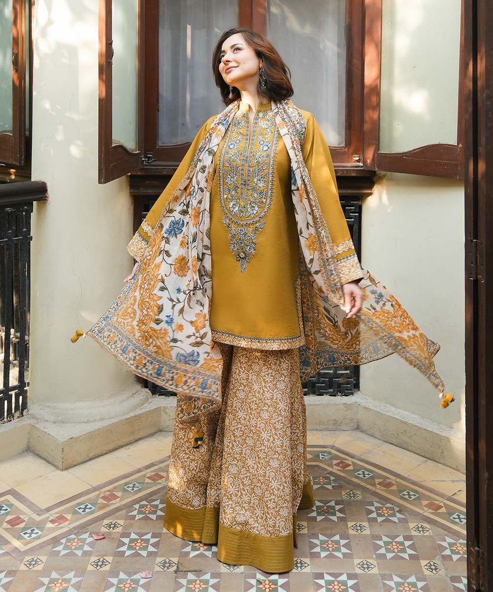 Sapphire 0U3PEDY25V26 3 Piece Embroidered Lawn Suit Daily Eid Vol 1 2025 - Image 2
