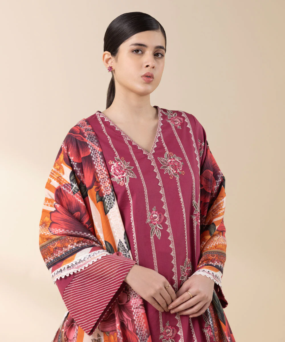 Sapphire 0U3PEJQ25V28 3 Piece Embroidered Lawn Suit Jacquard Eid 1 2025 - Image 2