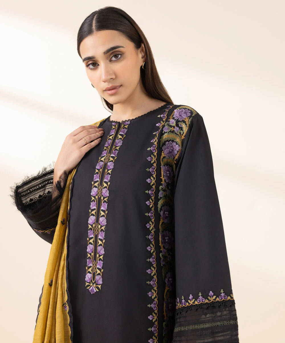 Sapphire 0U3PEST25V26 3 Piece Embroidered Lawn Suit Statement Eid 1 2025 - Image 2