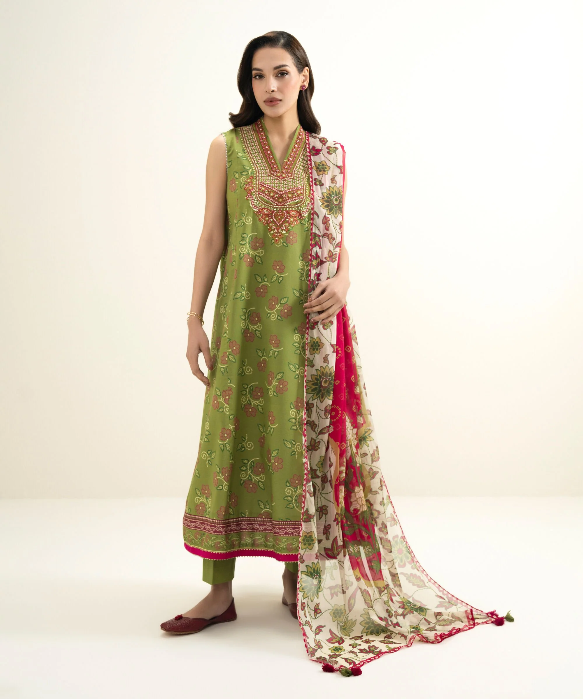 Sapphire 3PDYS26V1152 Printed Lawn Suit Eid 1 2026