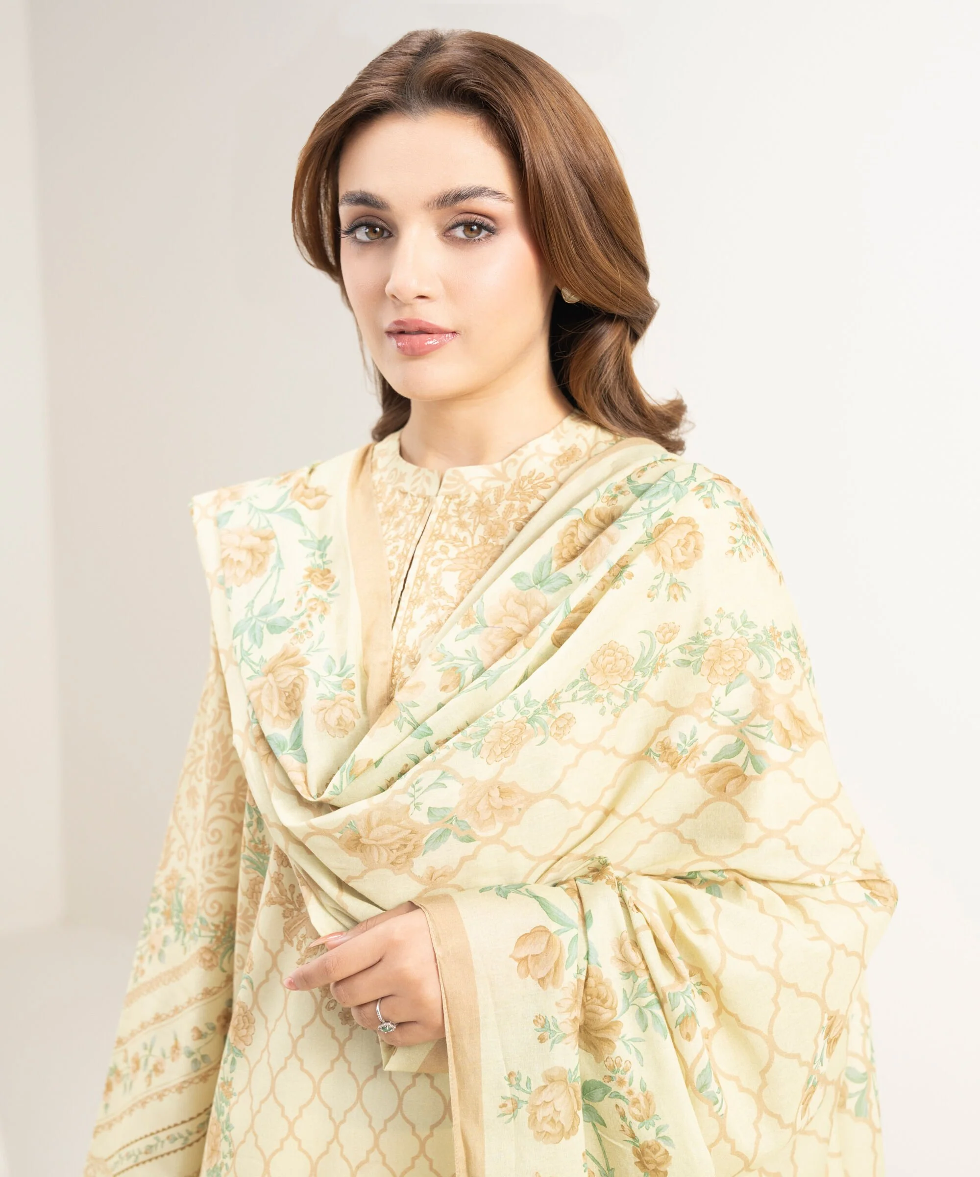 Sapphire 3PESGS26V153 Embroidered Zari Lawn Suit Eid 1 2026