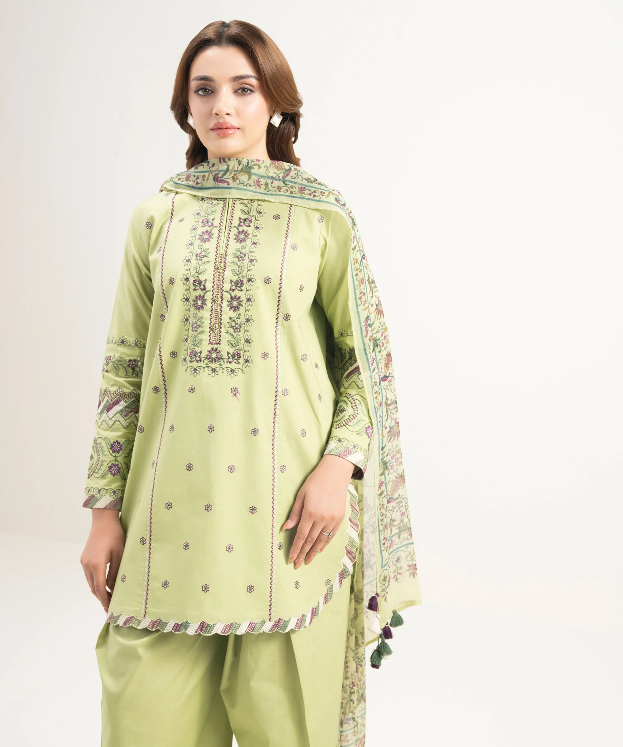 Sapphire 3PESGS26V179 Embroidered Lawn Suit Eid 1 2026