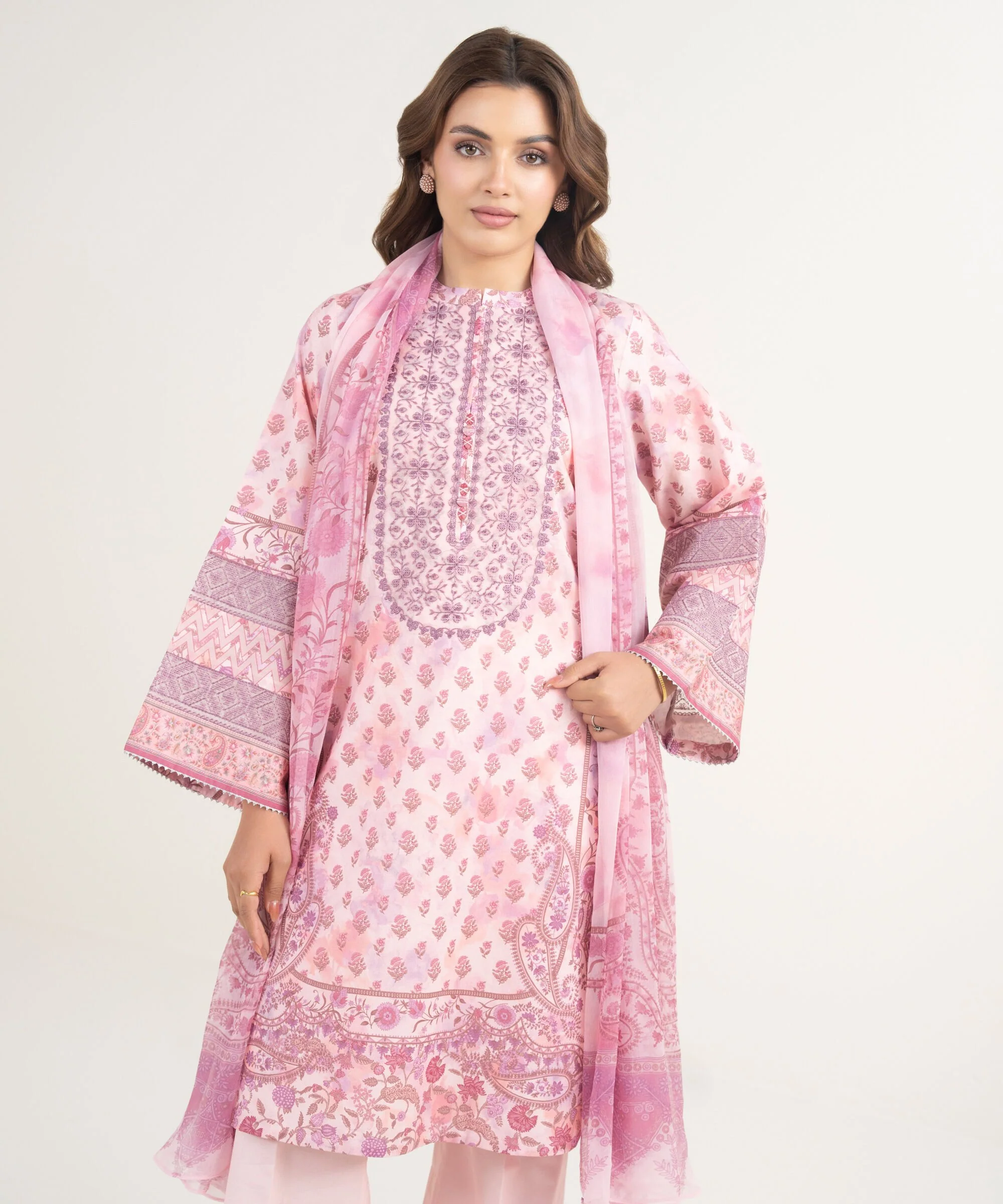 Sapphire EDYS26V116AT Embroidered Lawn Suit Eid 1 2026