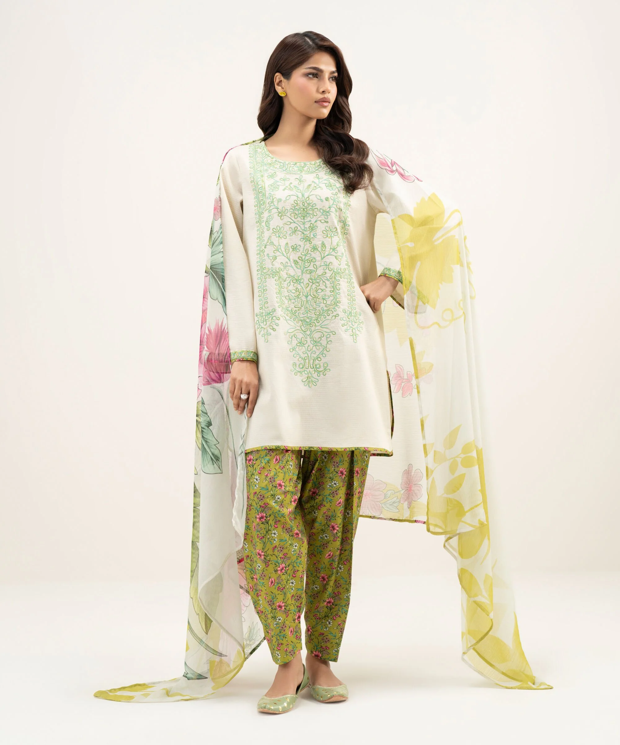 Sapphire PRS26SWMV304 Eid Lunch Looks 2026