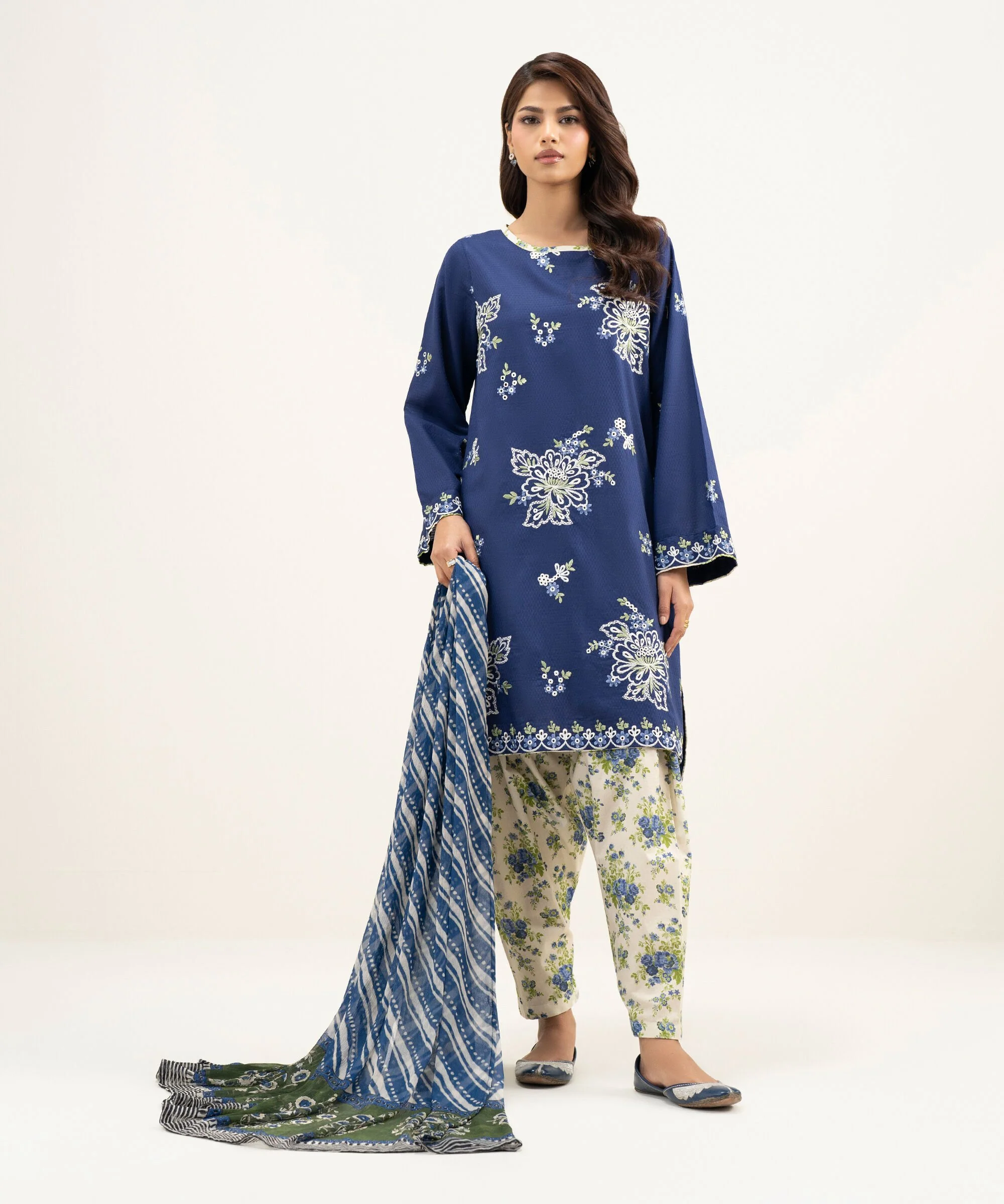 Sapphire PRS26SWMV306 Eid Lunch Looks 2026