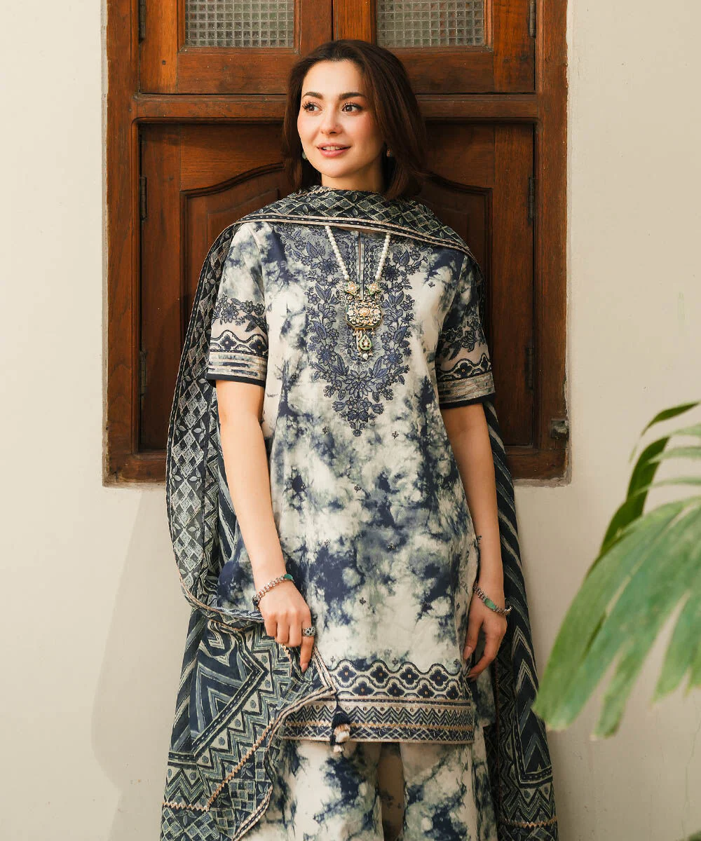 Sapphire U3PEDY25V210 3 Piece Embroidered Lawn Suit Daily Eid Vol 1 2025