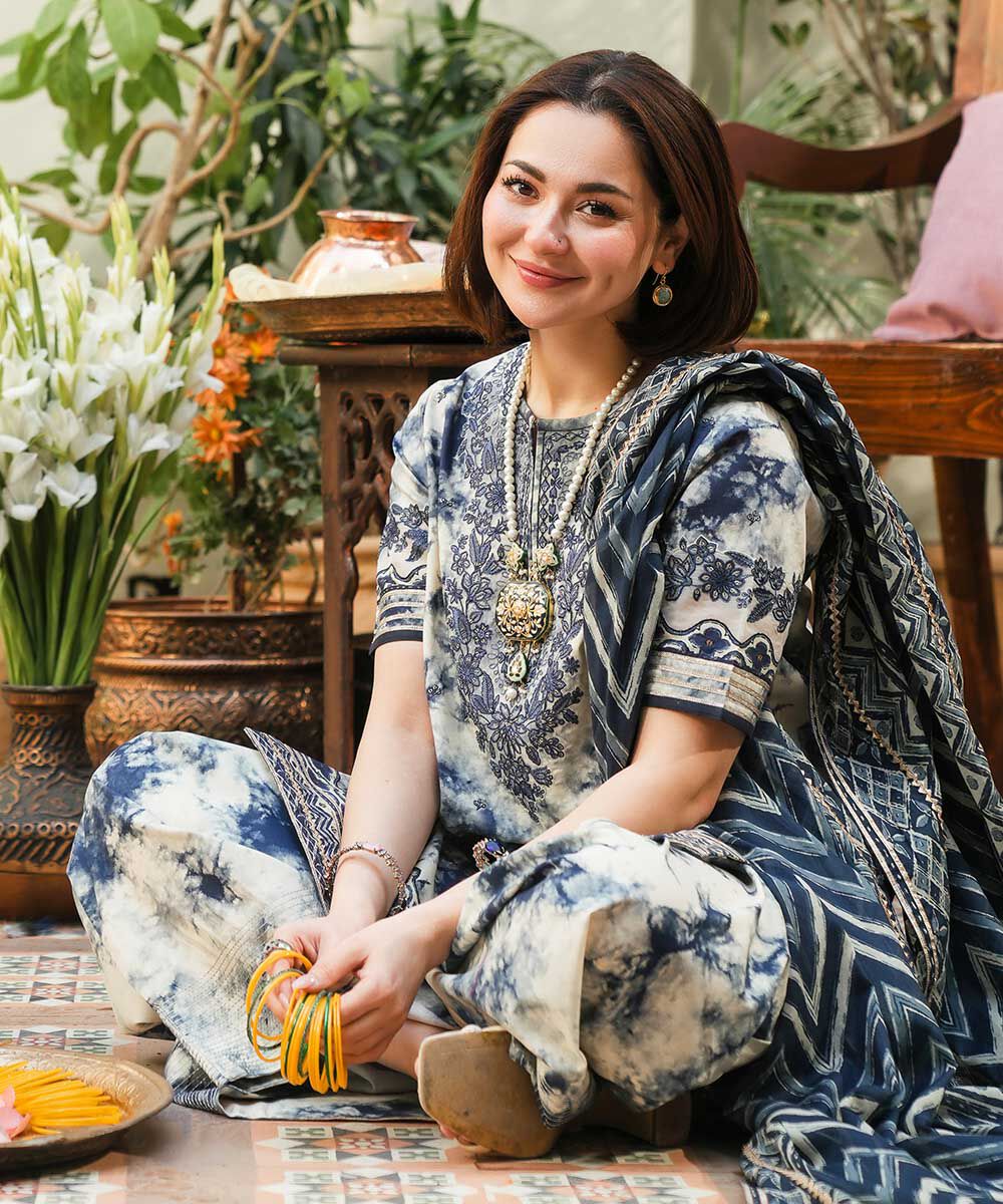 Sapphire U3PEDY25V210 3 Piece Embroidered Lawn Suit Daily Eid Vol 1 2025 - Image 2