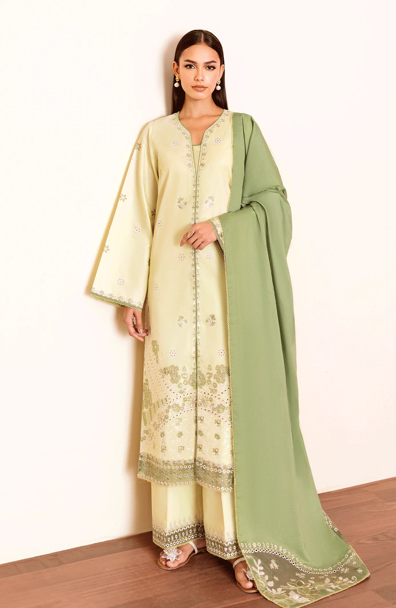 Seran Aera Luxury Lawn 2025