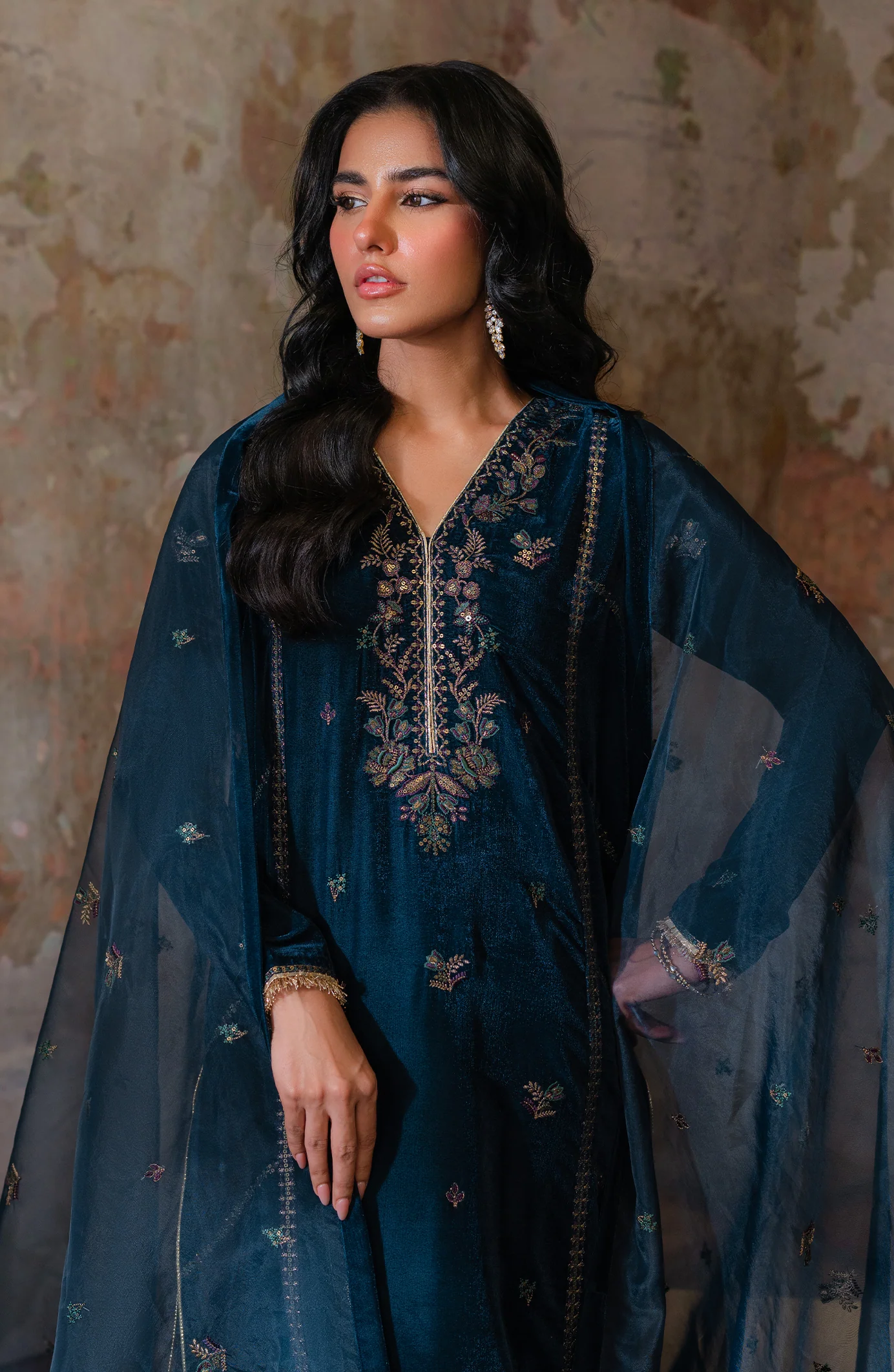Seran Ayden Velmor Velvet Formals 2024 - Image 2