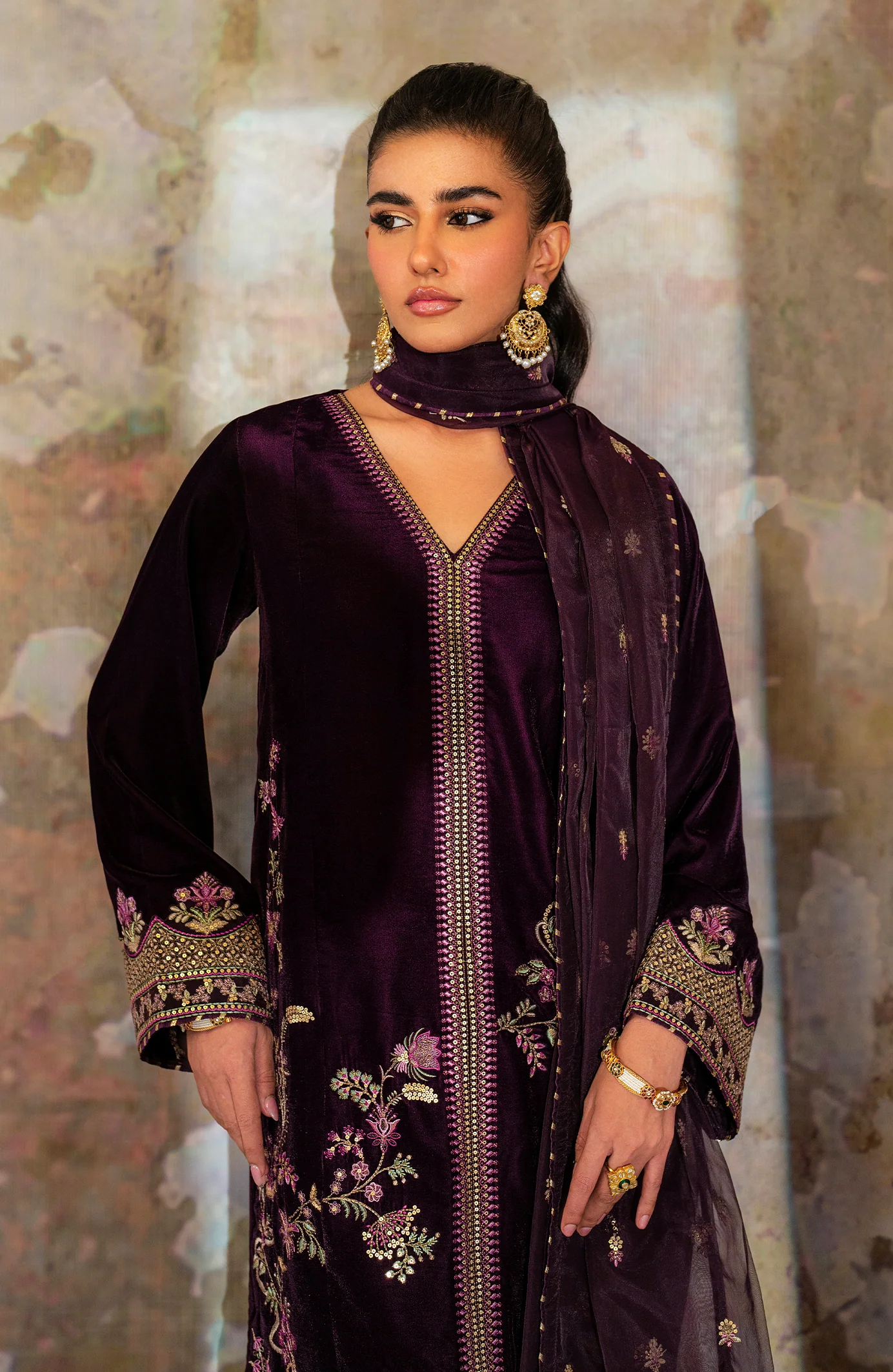 Seran Florid Velmor Velvet Formals 2024 - Image 2
