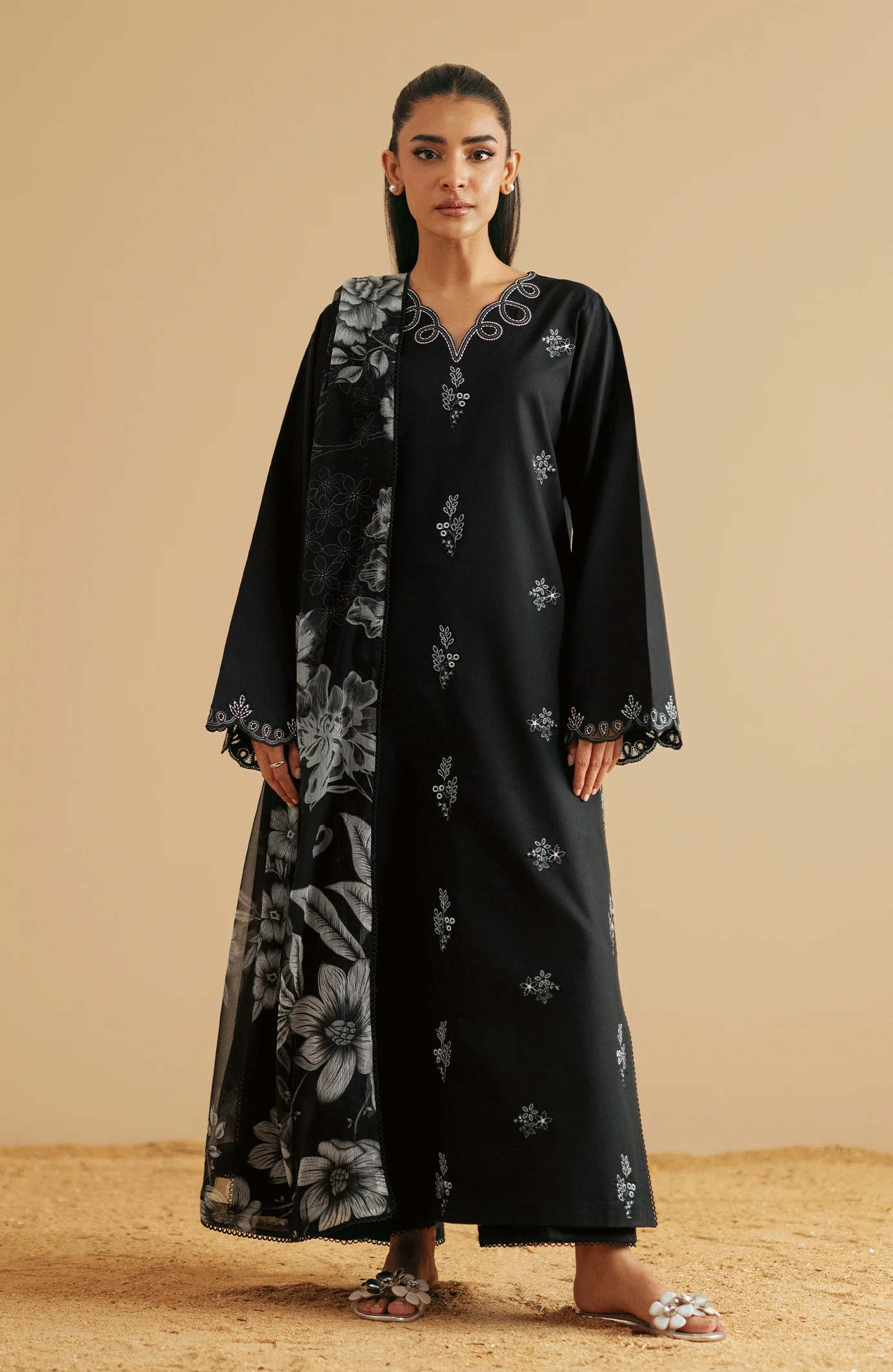 Seran Nyra Monochrome 2025
