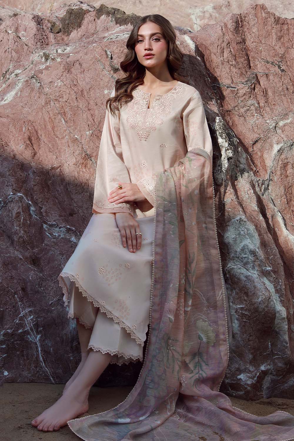 Seran Rumi Afsanah Spring Summer Lawn 2025 - Image 2