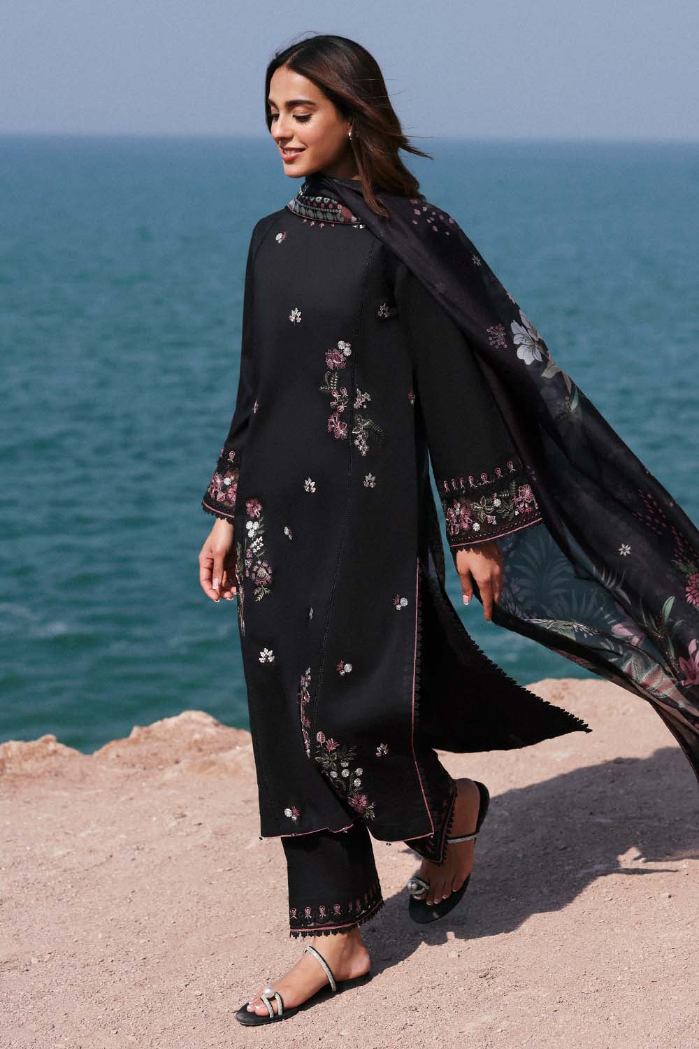Seran Zoya-1 Afsanah Spring Summer Lawn 2025 - Image 2