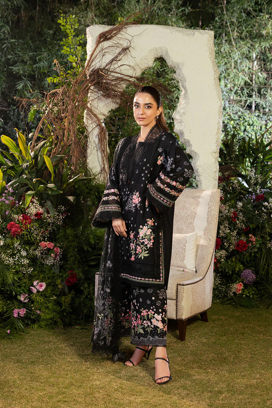 Sobia Nazir Design 14B Luxury Lawn 2025 - Image 2