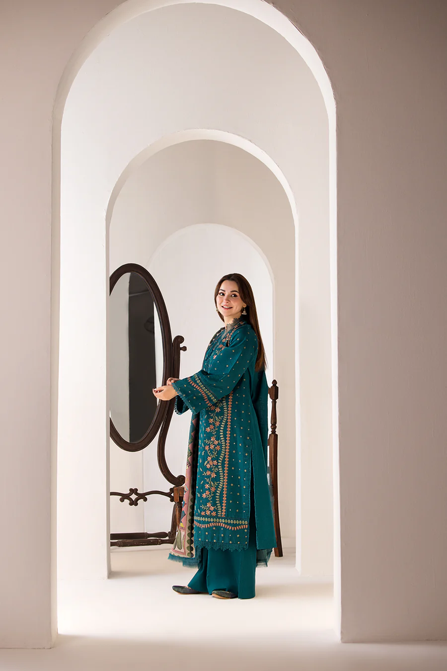 Sobia Nazir Design 5A Winter Shawl 2024 - Image 2