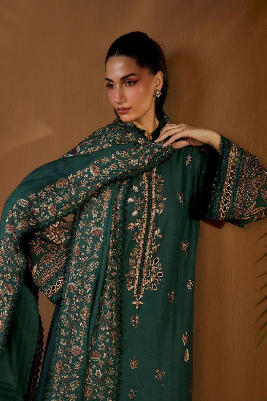 Sobia Nazir Shawl Design 4B Winter Shawl 2025 - Image 2