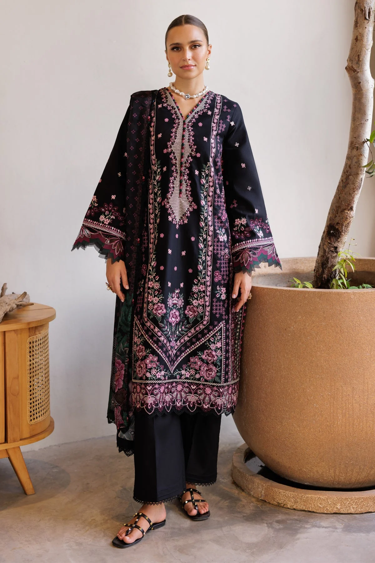 Xenia Zita Luxury Lawn 2025
