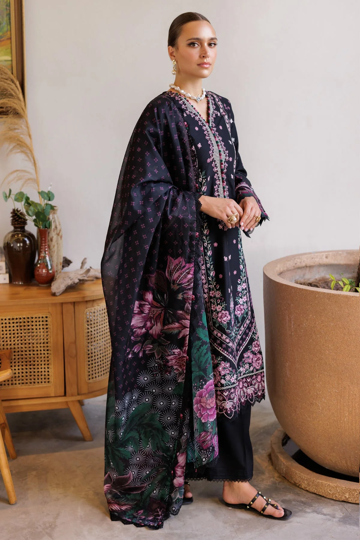 Xenia Zita Luxury Lawn 2025 - Image 2