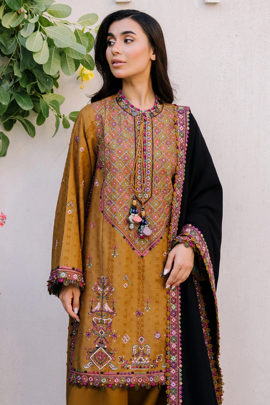 Zaha Gulzar (ZW24-03) Winter Collection 2024 - Image 2