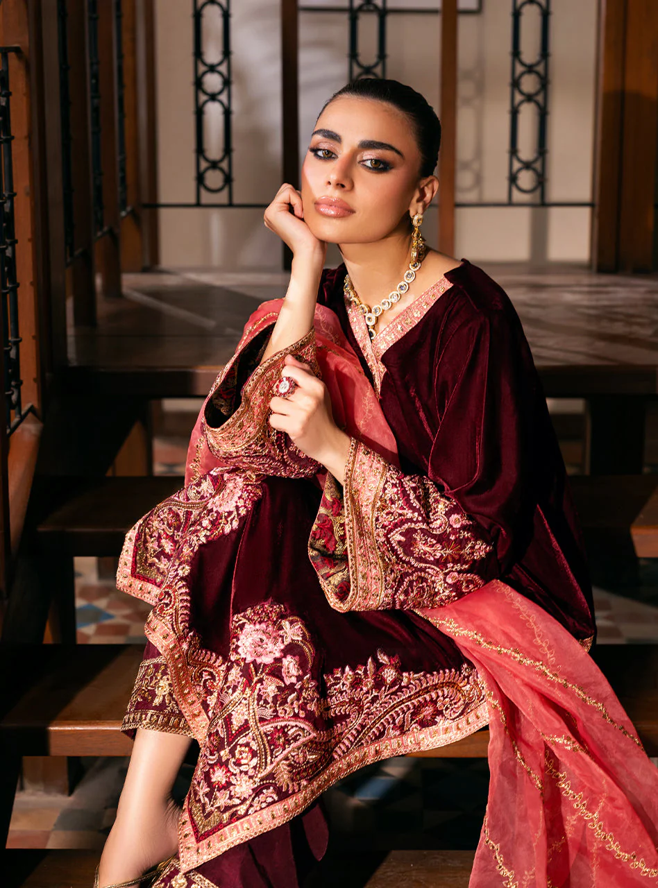 Zainab Chottani Aima Velvet Collection 2025 - Image 2