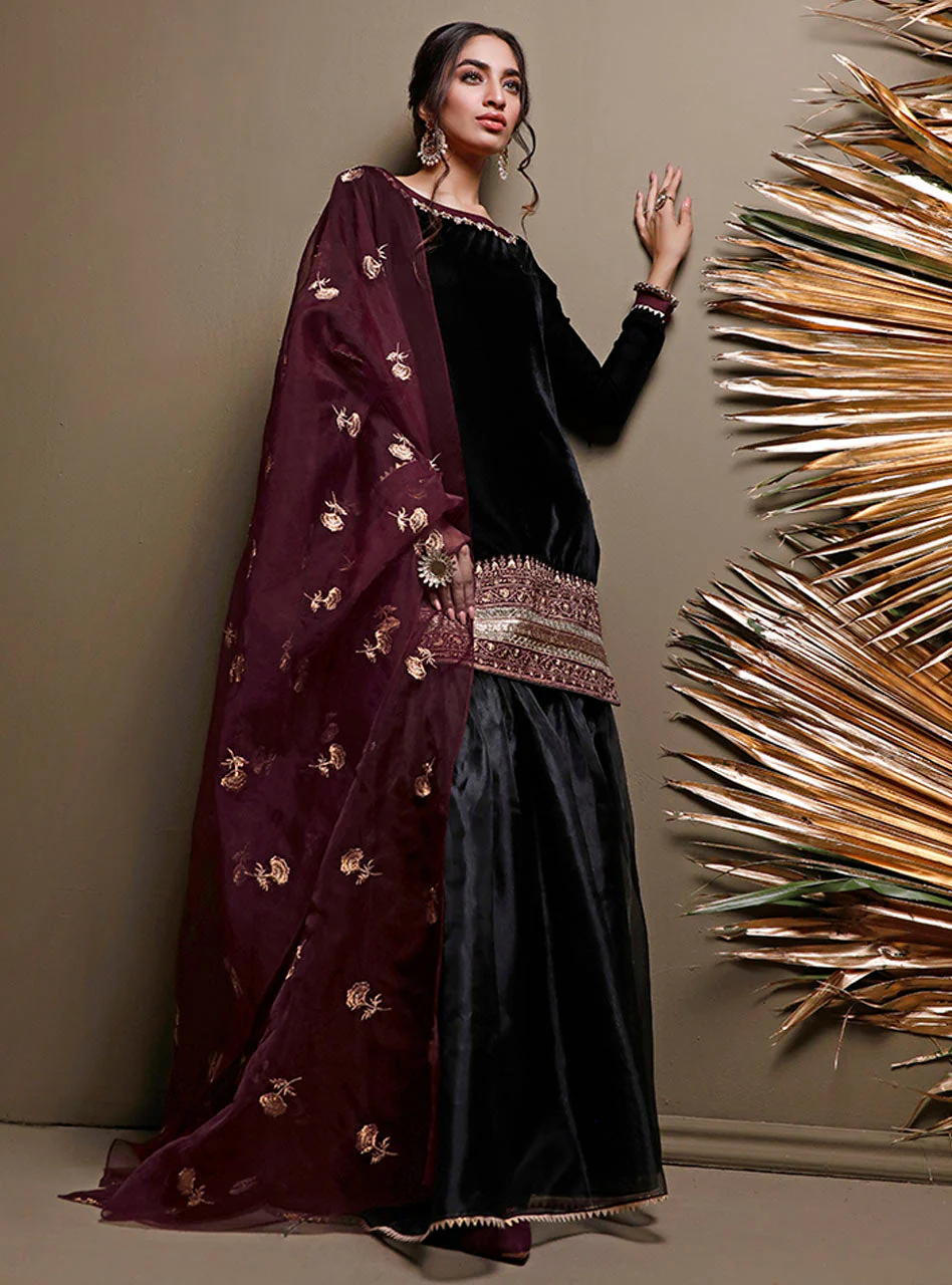 Zainab Chottani Blackout Burgundy Semi Formals 2025 - Image 2