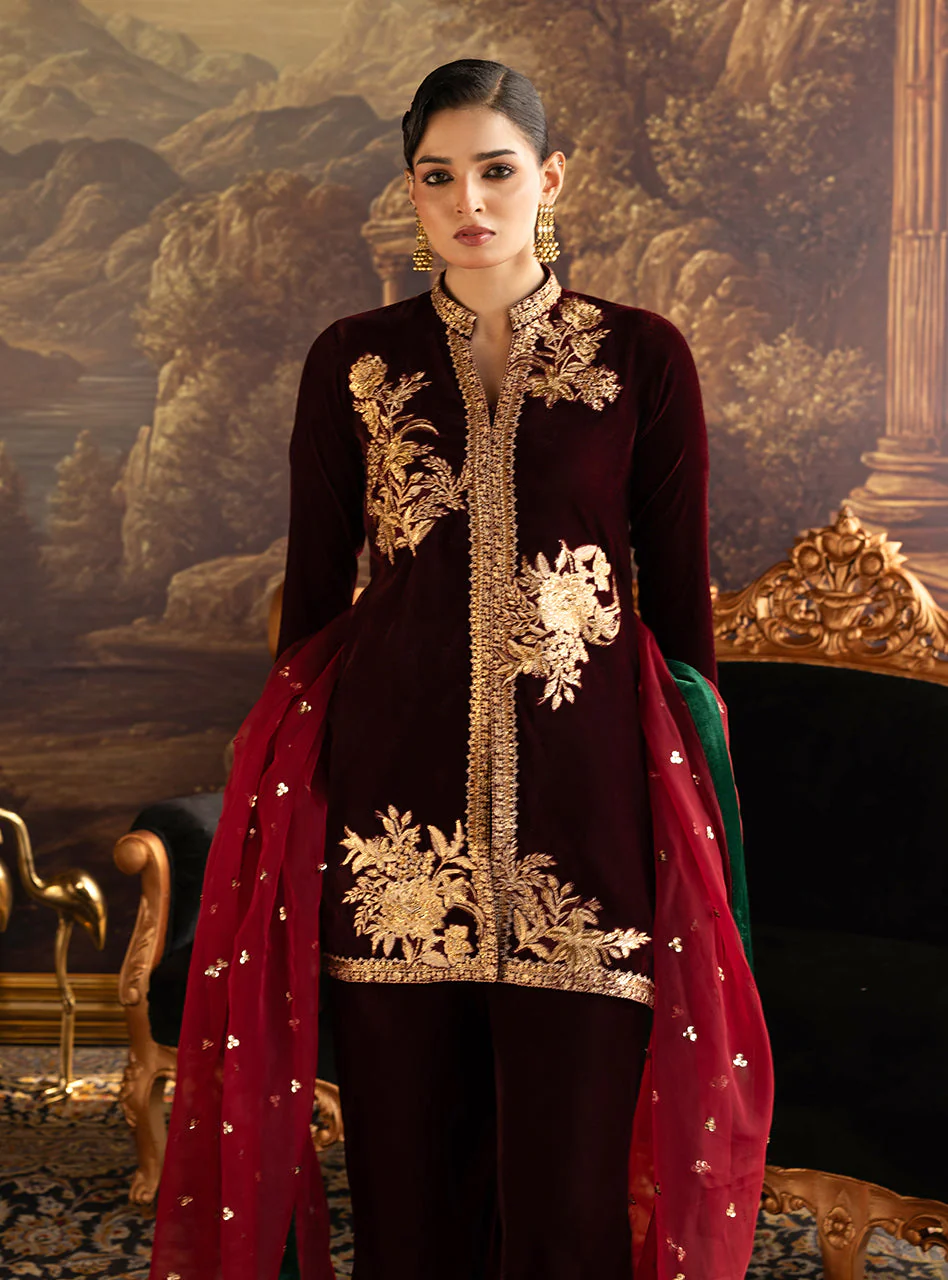 Zainab Chottani Claret Farshi Velura Velvet Edit 2025 - Image 2