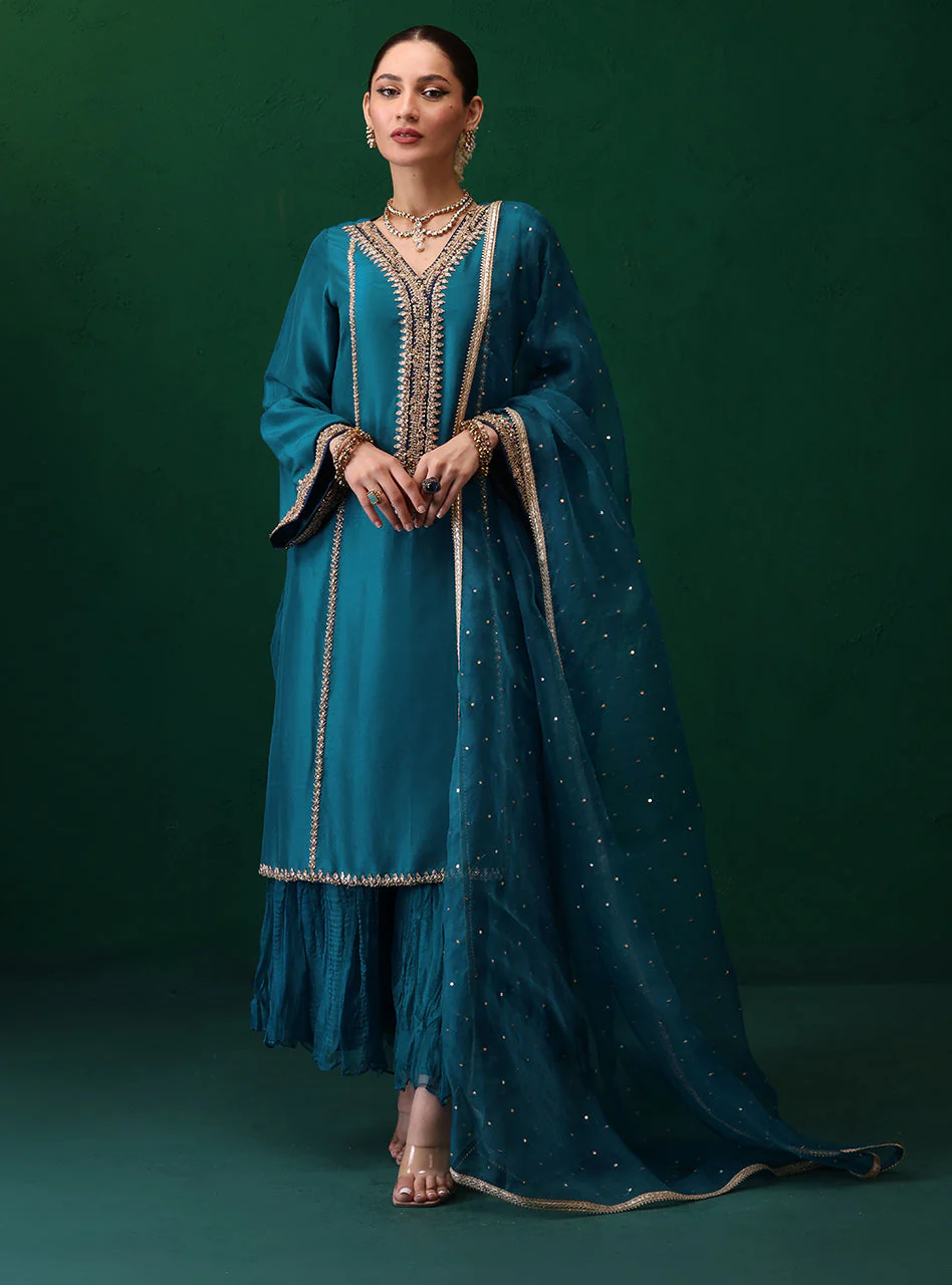 Zainab Chottani Derya Semi Formals 2025